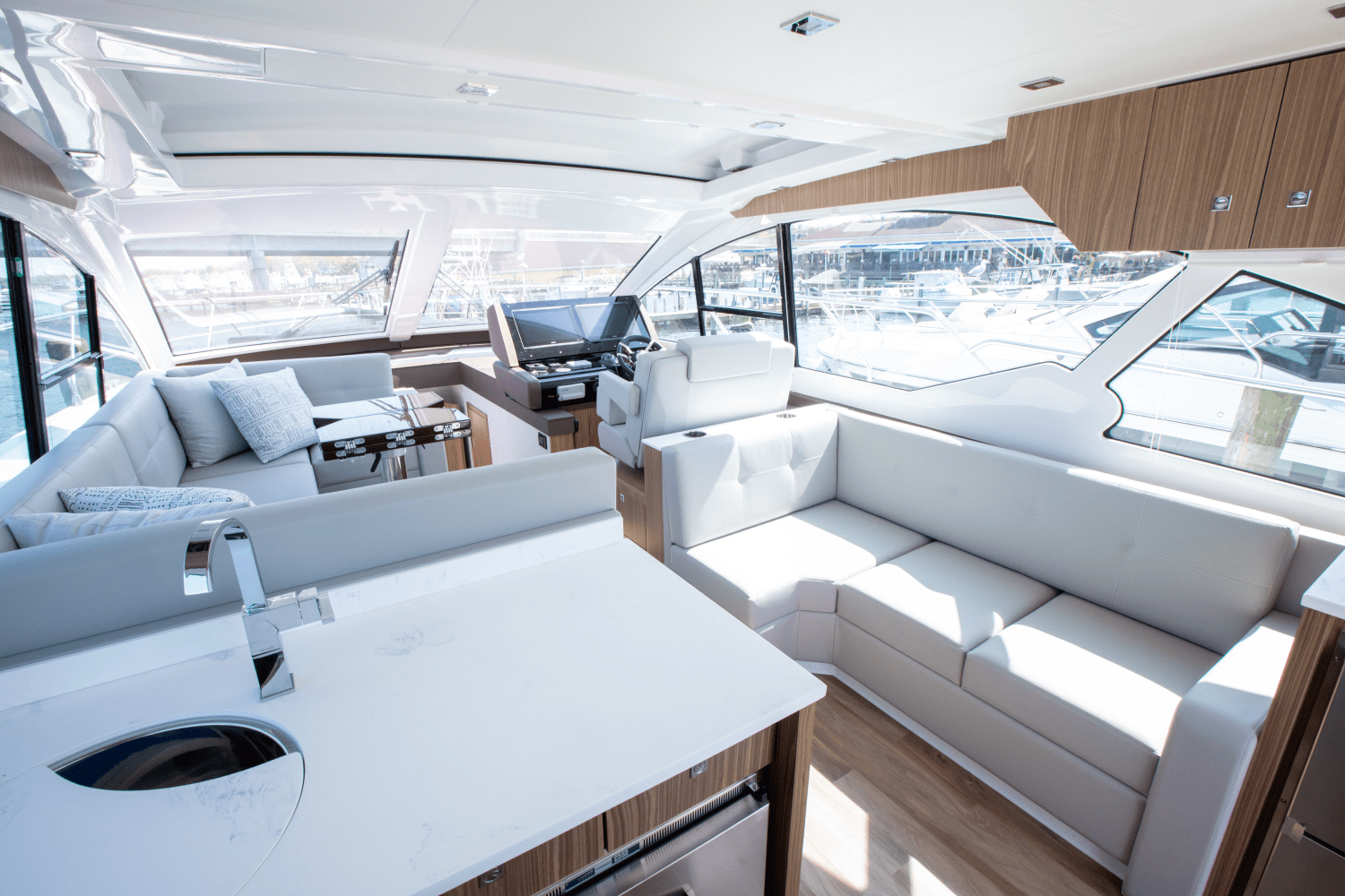 Slide: The Image of Cruisers Yachts 50 Cantius 2024 - 34