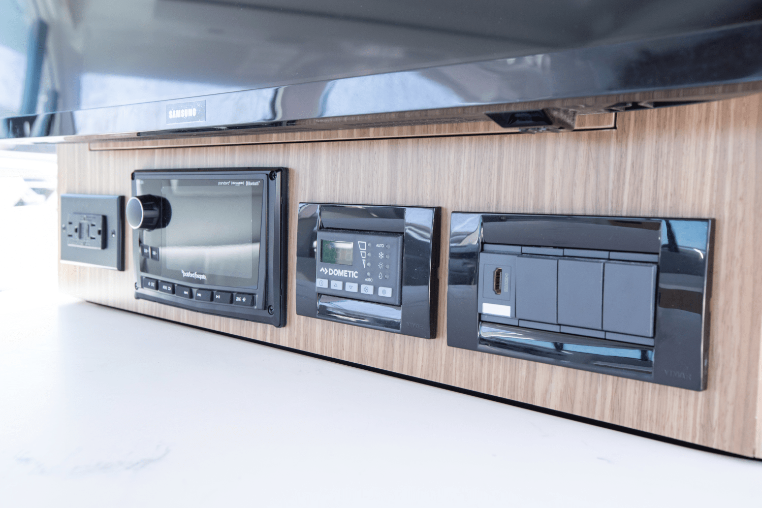 Slide: The Image of Cruisers Yachts 50 Cantius 2024 - 37