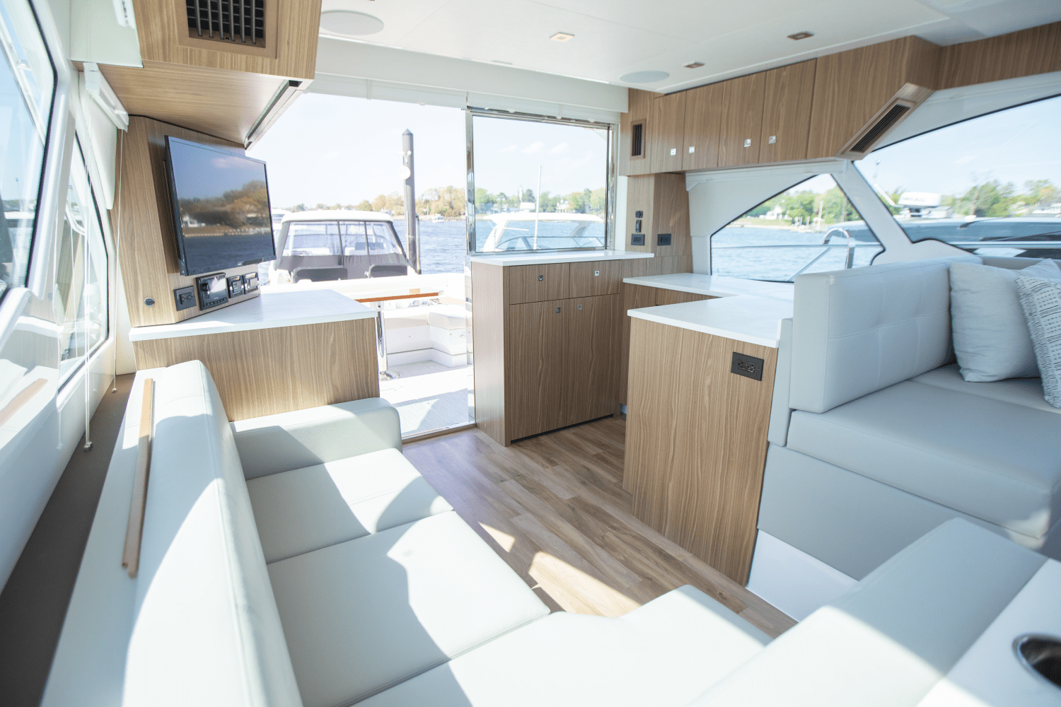 Slide: The Image of Cruisers Yachts 50 Cantius 2024 - 39