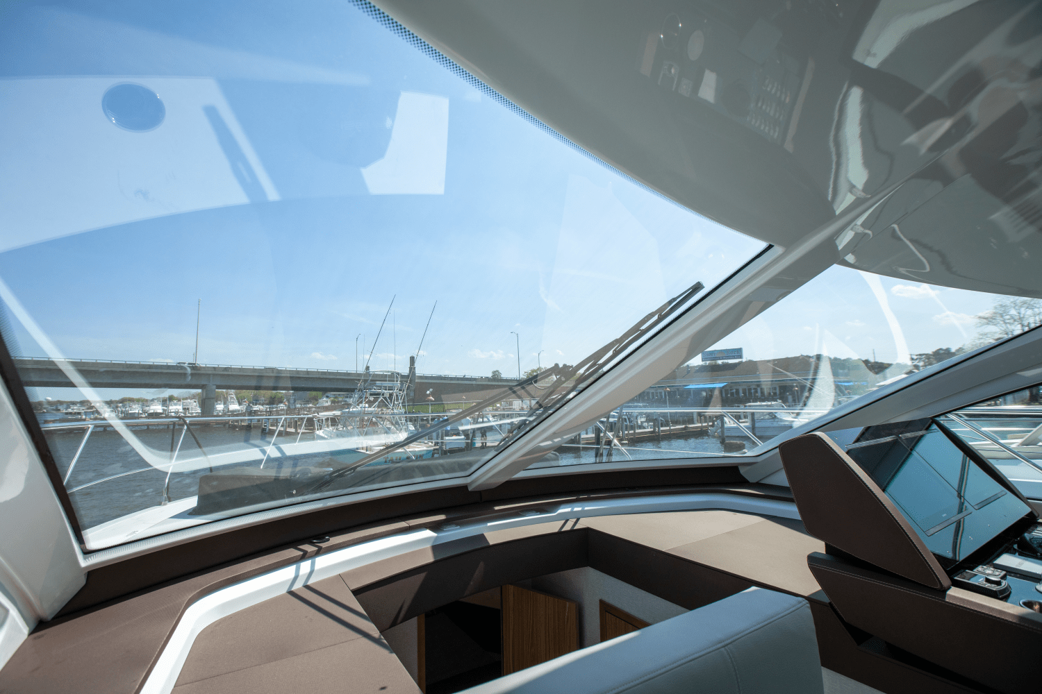 Slide: The Image of Cruisers Yachts 50 Cantius 2024 - 53