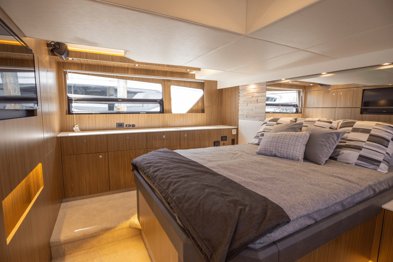 Slide: The Image of Cruisers Yachts 50 Cantius 2024 - 56