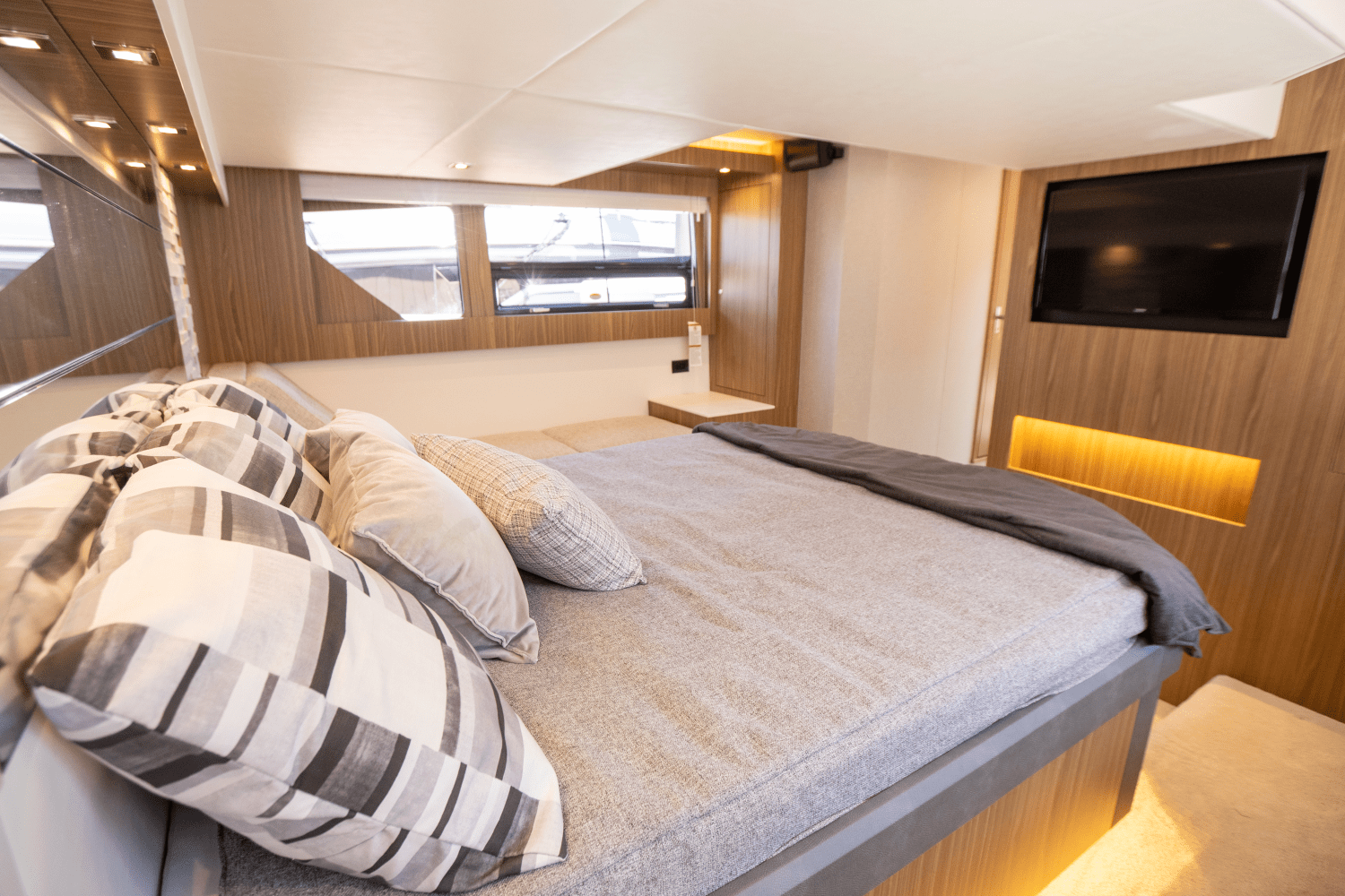 Slide: The Image of Cruisers Yachts 50 Cantius 2024 - 63