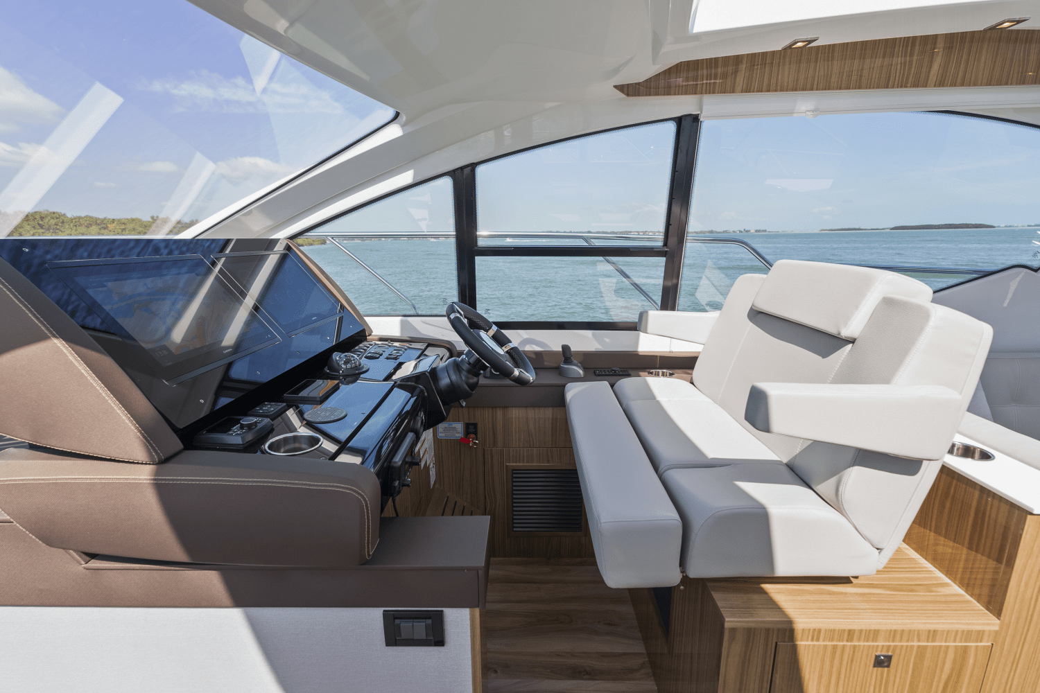 Slide: The Image of Cruisers Yachts 50 Cantius 2024 - 8