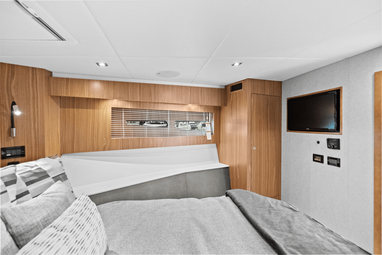 Slide: The Image of Cruisers Yachts 50 Cantius 2025 - 40