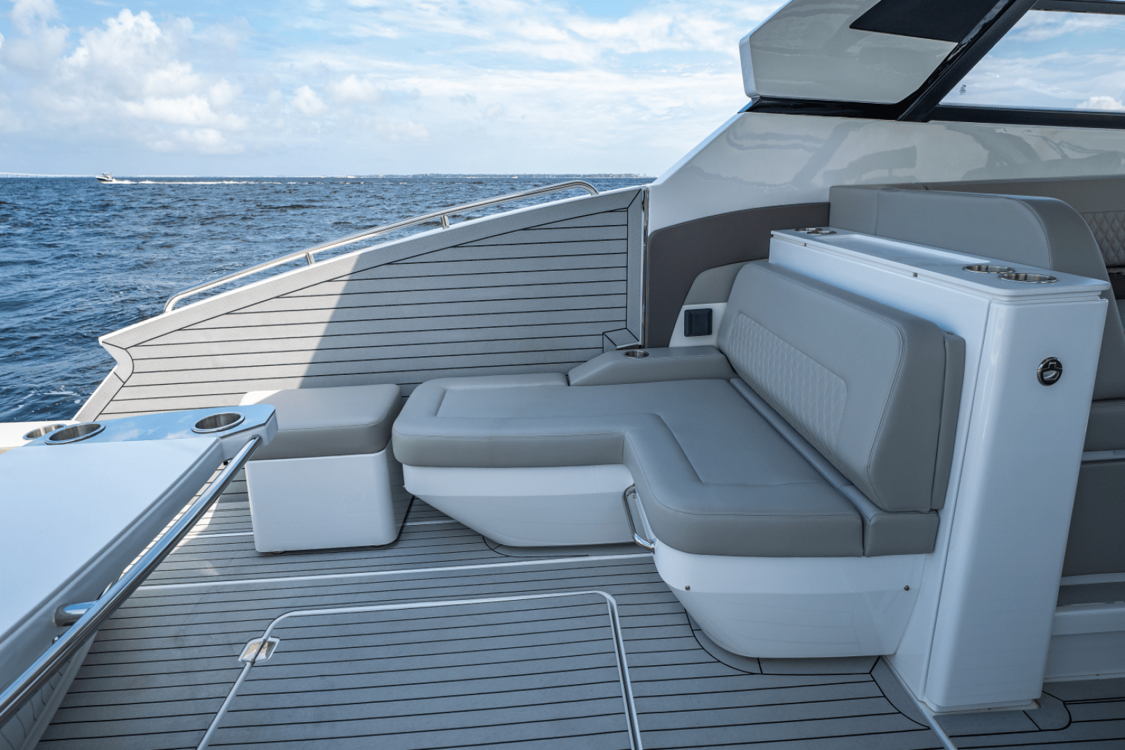 Slide: The Image of Cruisers Yachts 50 GLS Outboard 2025 - 5263798