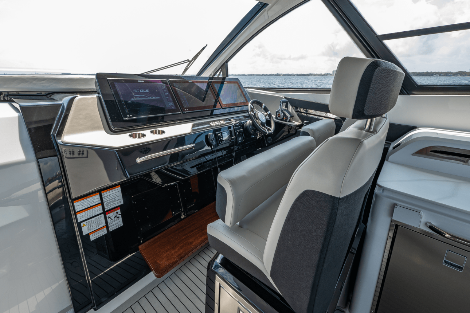 Slide: The Image of Cruisers Yachts 50 GLS Outboard 2025 - 5263812