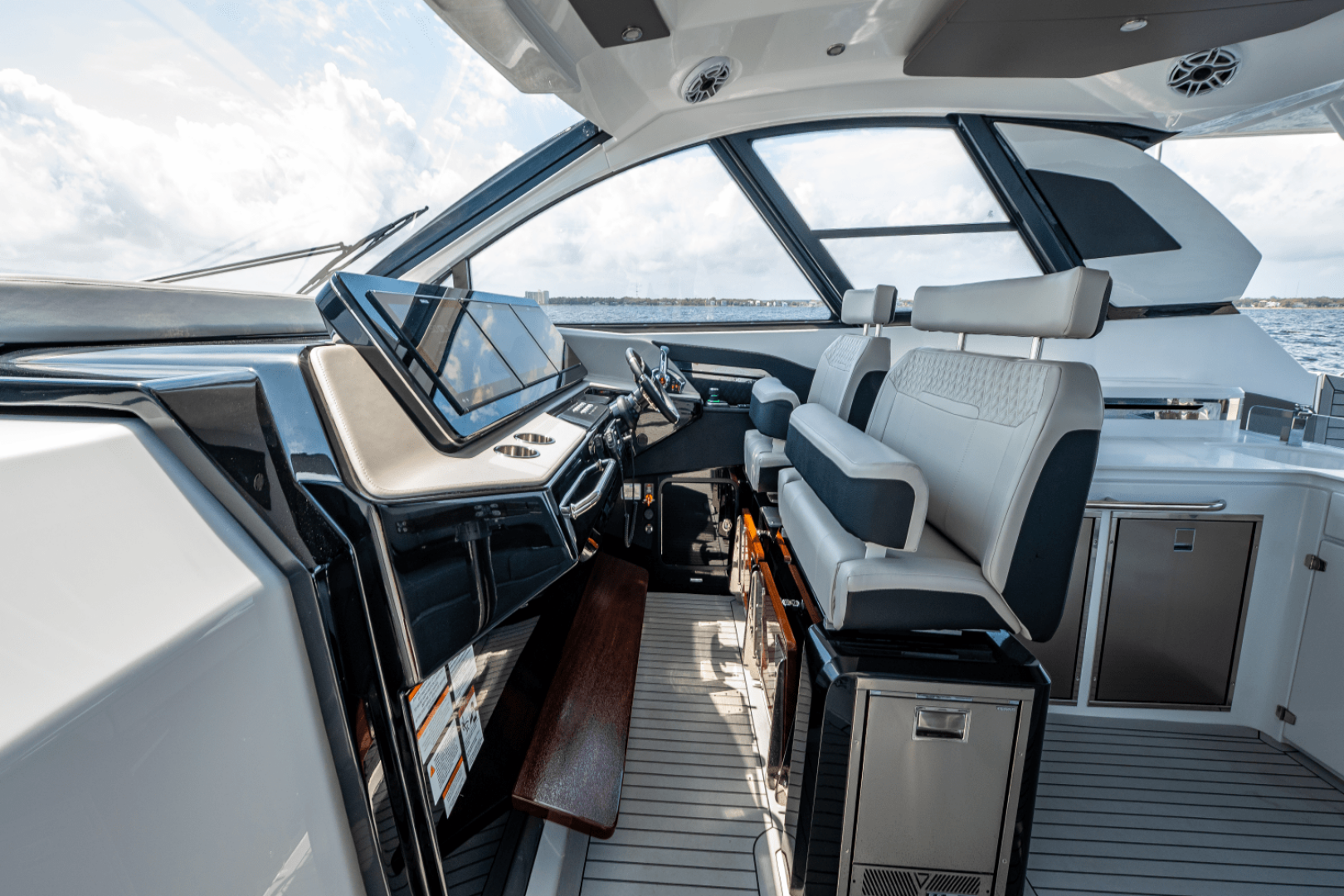 Slide: The Image of Cruisers Yachts 50 GLS Outboard 2025 - 5263813
