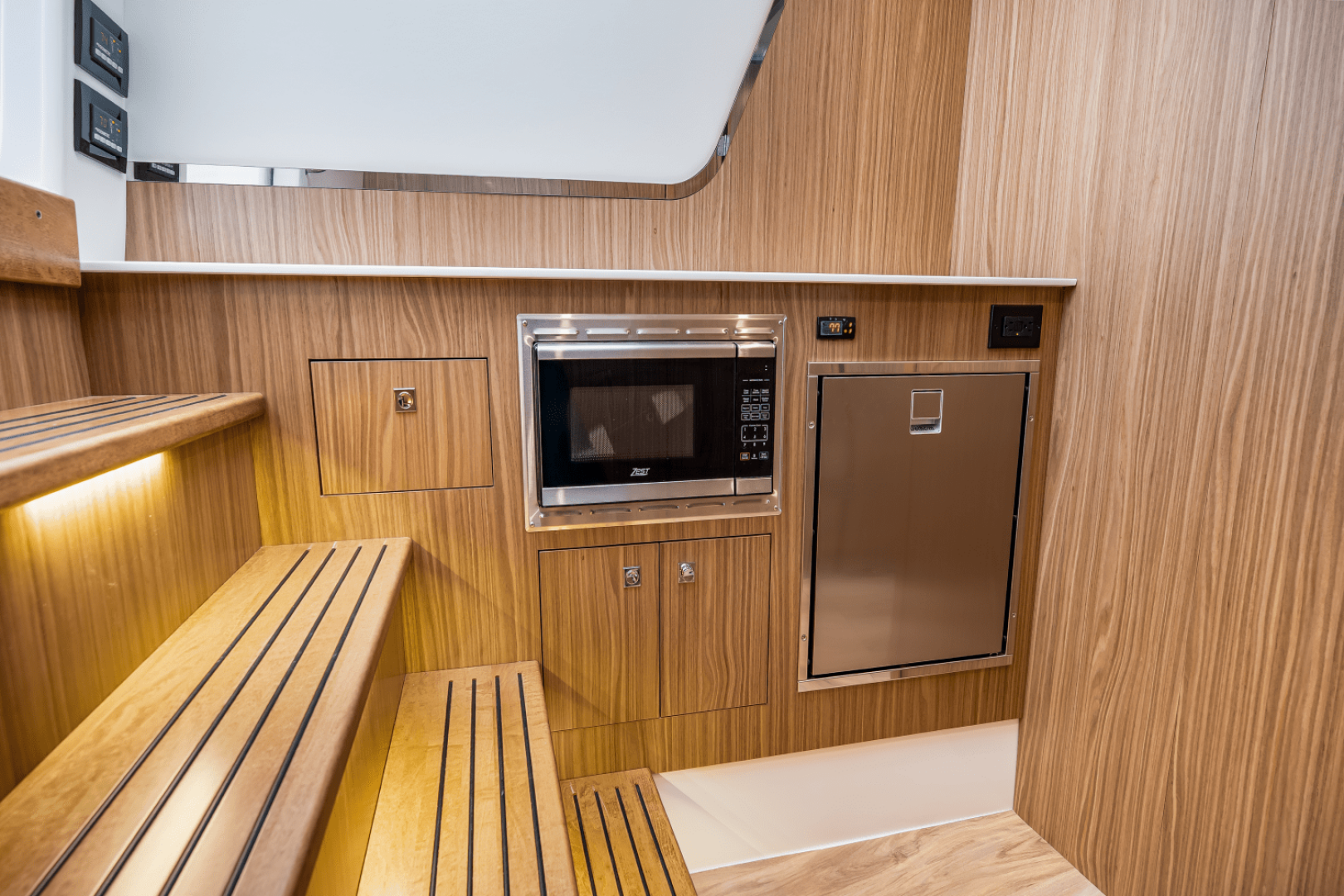 Slide: The Image of Cruisers Yachts 50 GLS Outboard 2025 - 5263827
