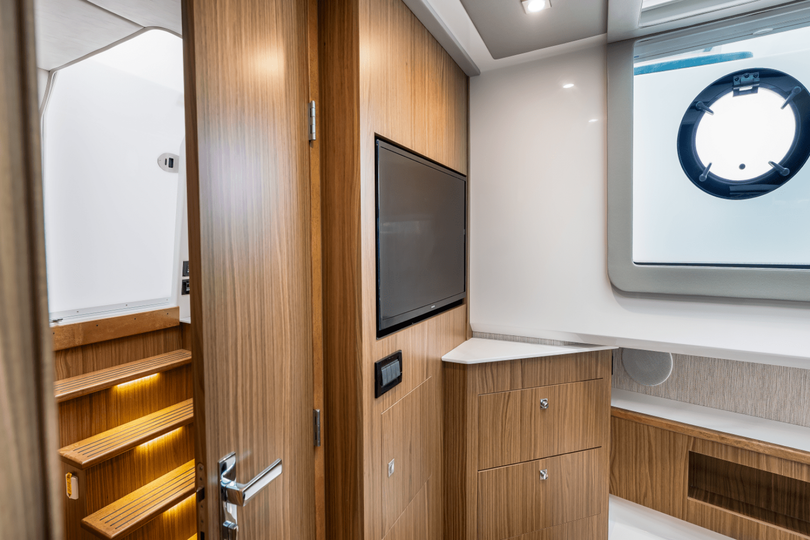 Slide: The Image of Cruisers Yachts 50 GLS Outboard 2025 - 5263832