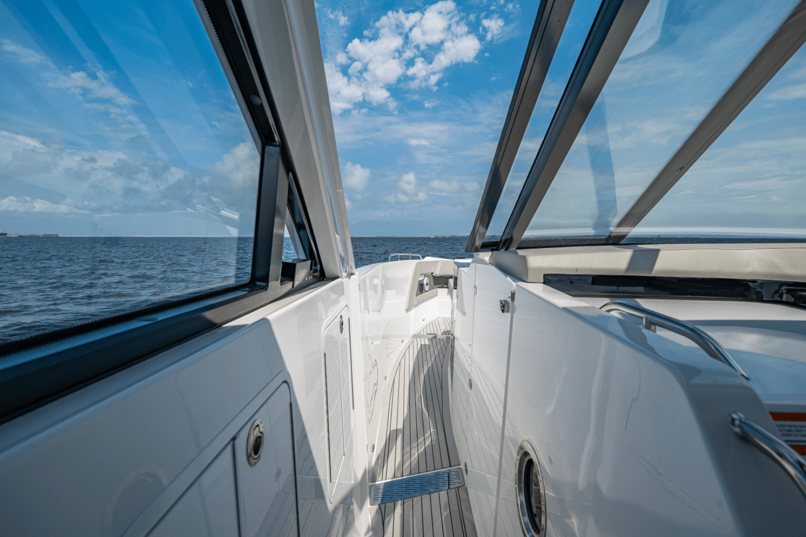 Slide: The Image of Cruisers Yachts 50 GLS Outboard 2025 - 5263837