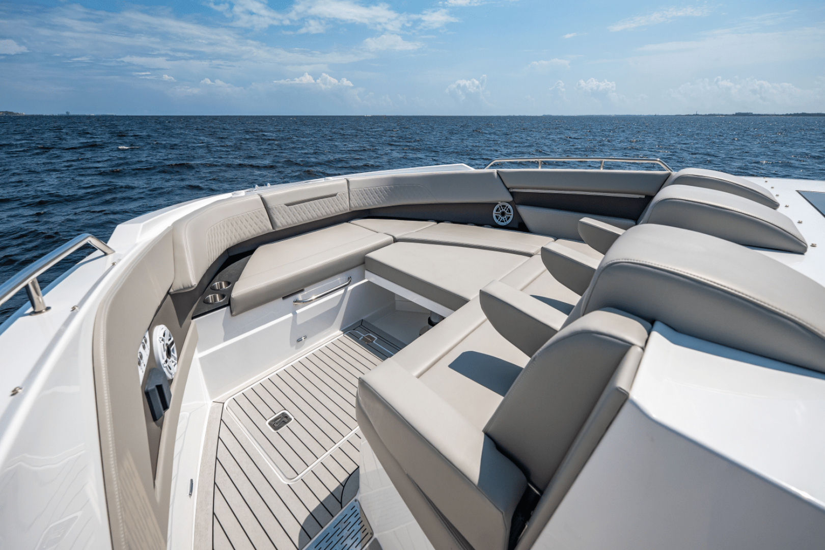 Slide: The Image of Cruisers Yachts 50 GLS Outboard 2025 - 5263839