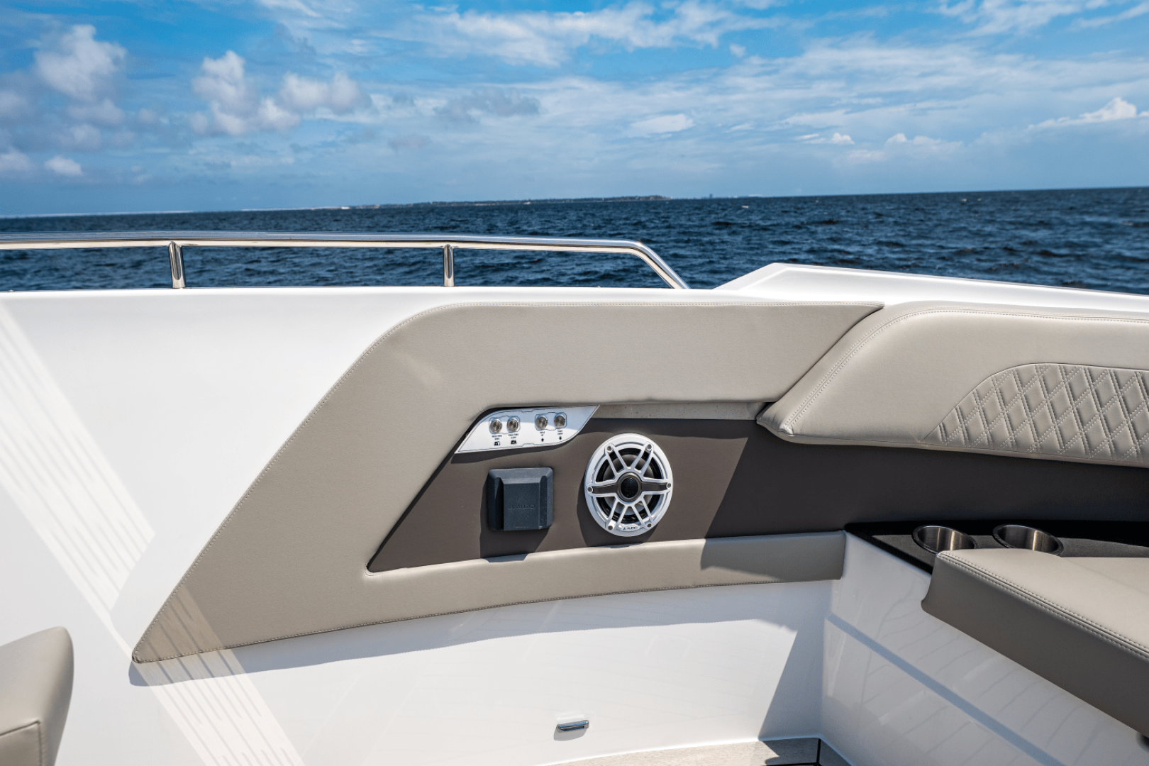 Slide: The Image of Cruisers Yachts 50 GLS Outboard 2025 - 5263843