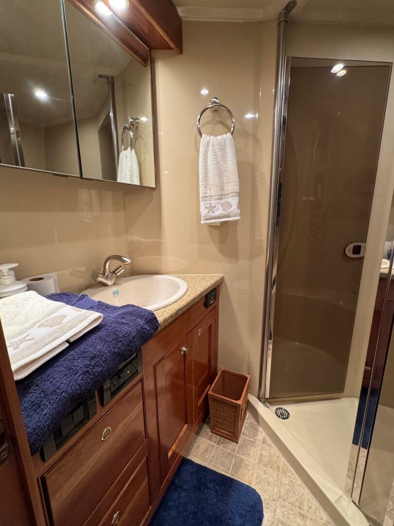 Slide: The Image of Cruisers Yachts 540 Express 2004 - 5335363