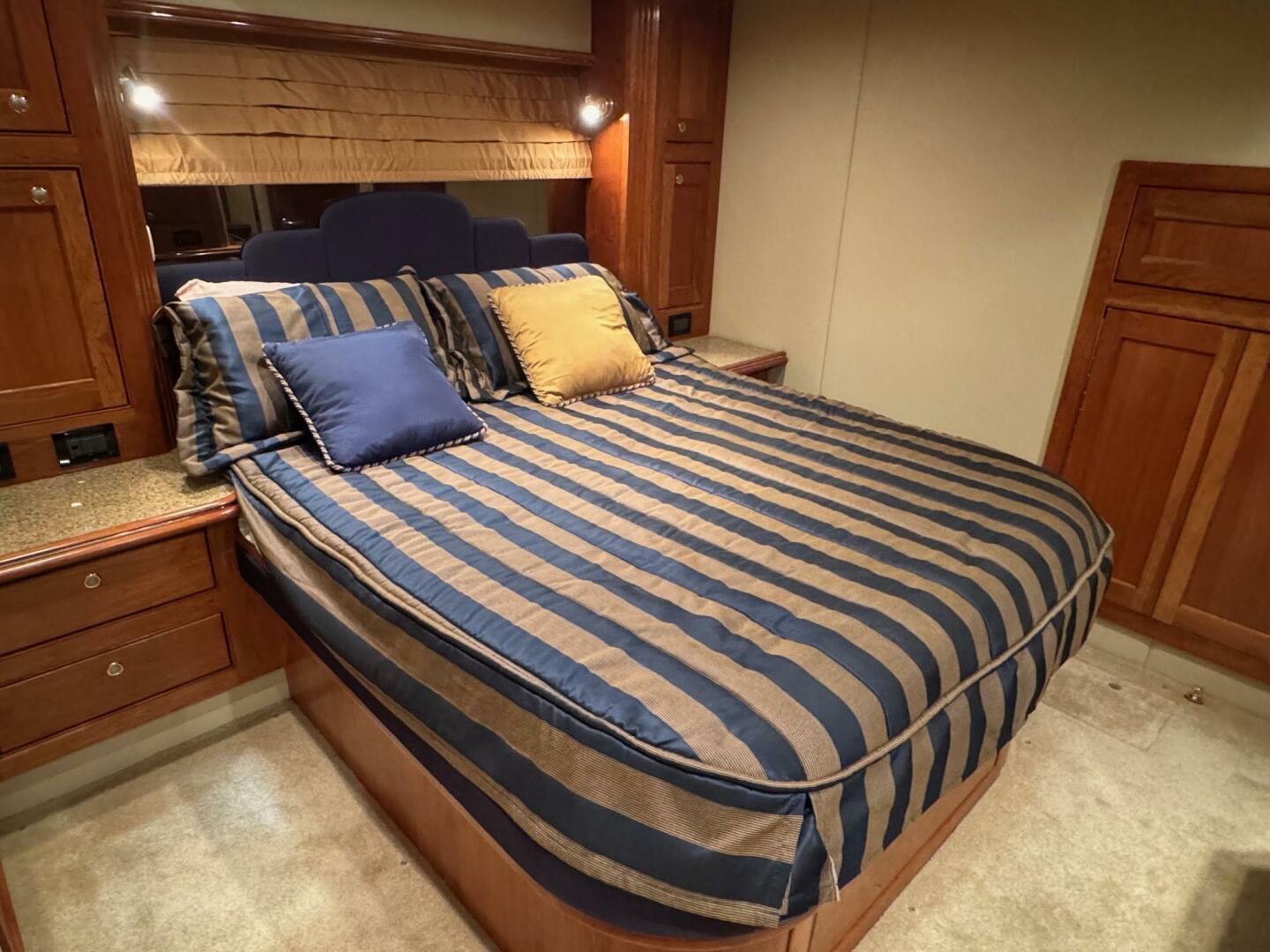 Slide: The Image of Cruisers Yachts 540 Express 2004 - 5335364