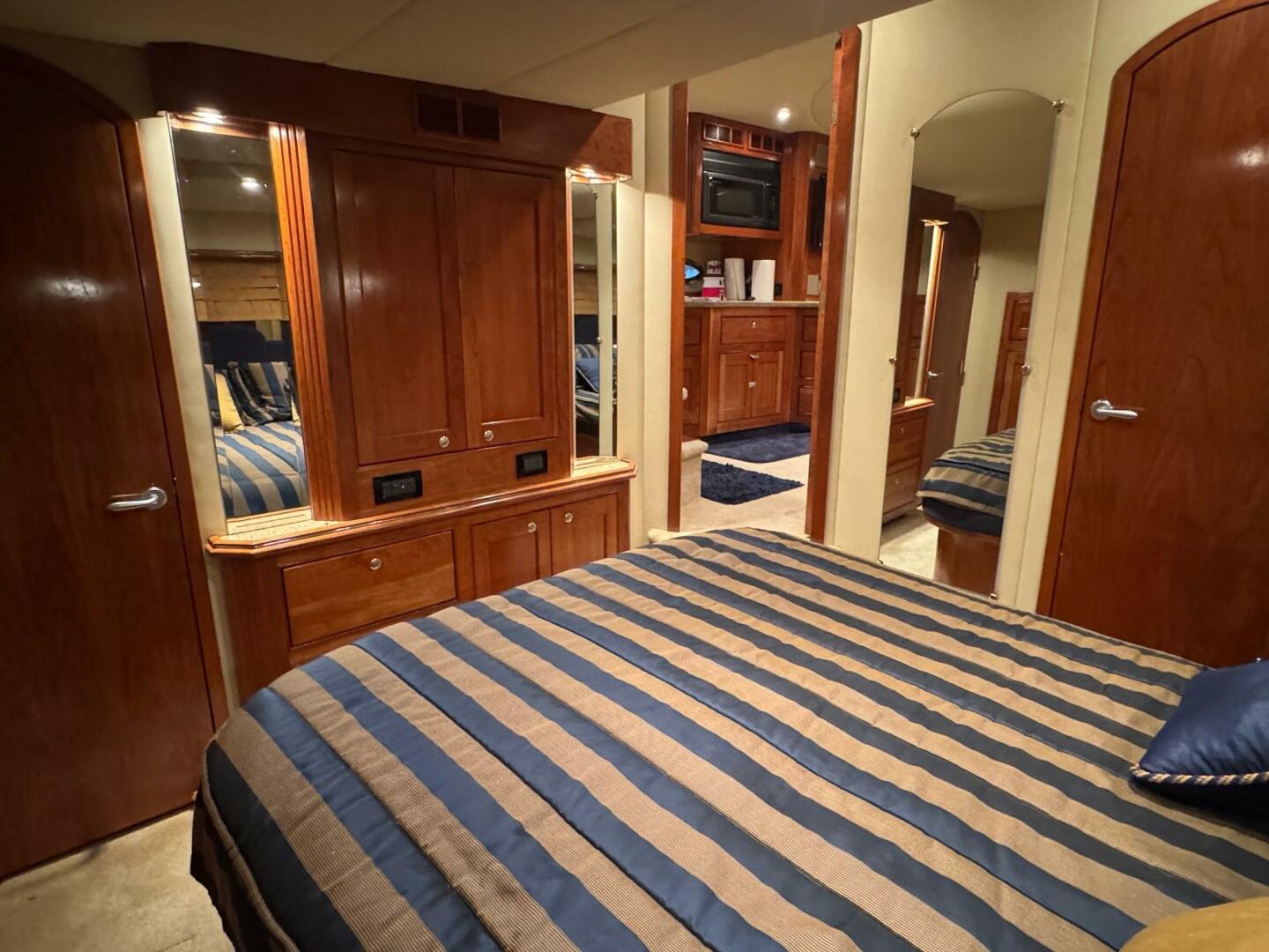 Slide: The Image of Cruisers Yachts 540 Express 2004 - 5335365