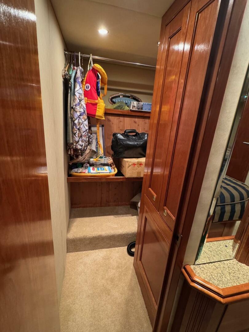 Slide: The Image of Cruisers Yachts 540 Express 2004 - 5335366