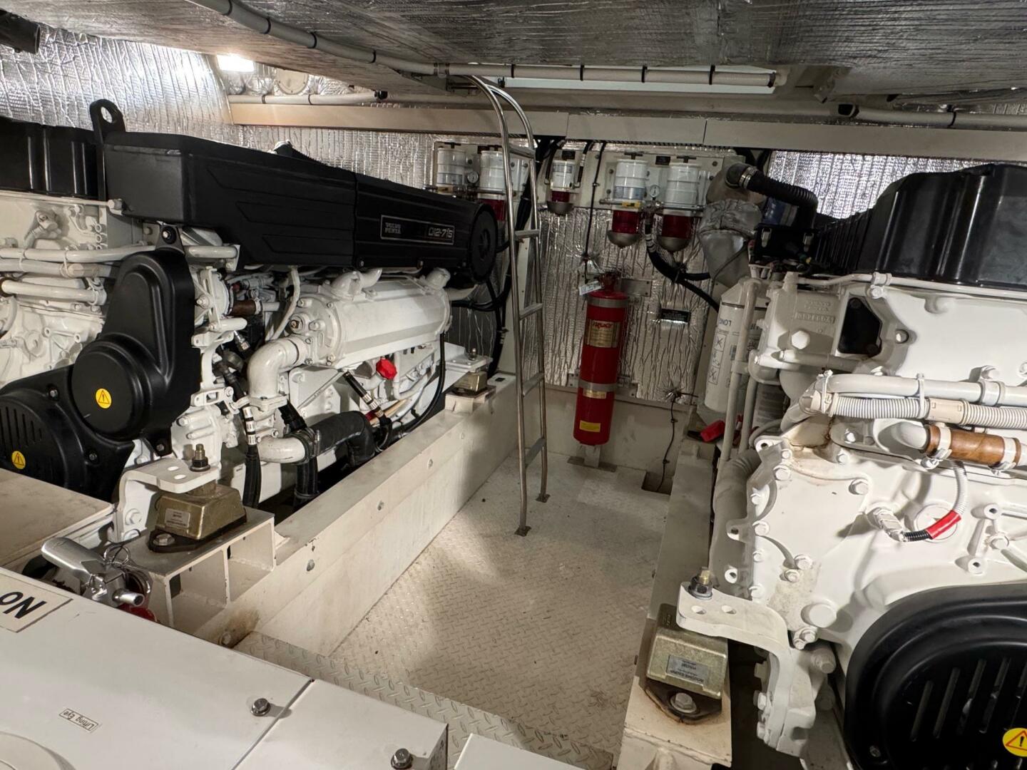 Slide: The Image of Cruisers Yachts 540 Express 2004 - 5335379