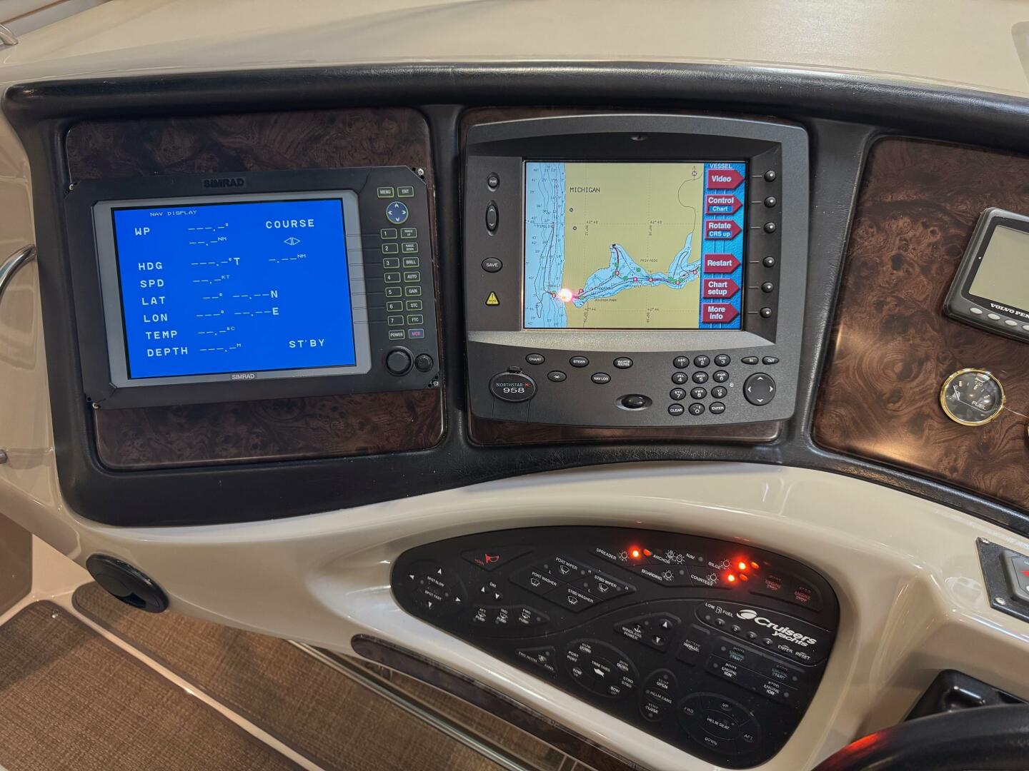 Slide: The Image of Cruisers Yachts 540 Express 2004 - 5335400