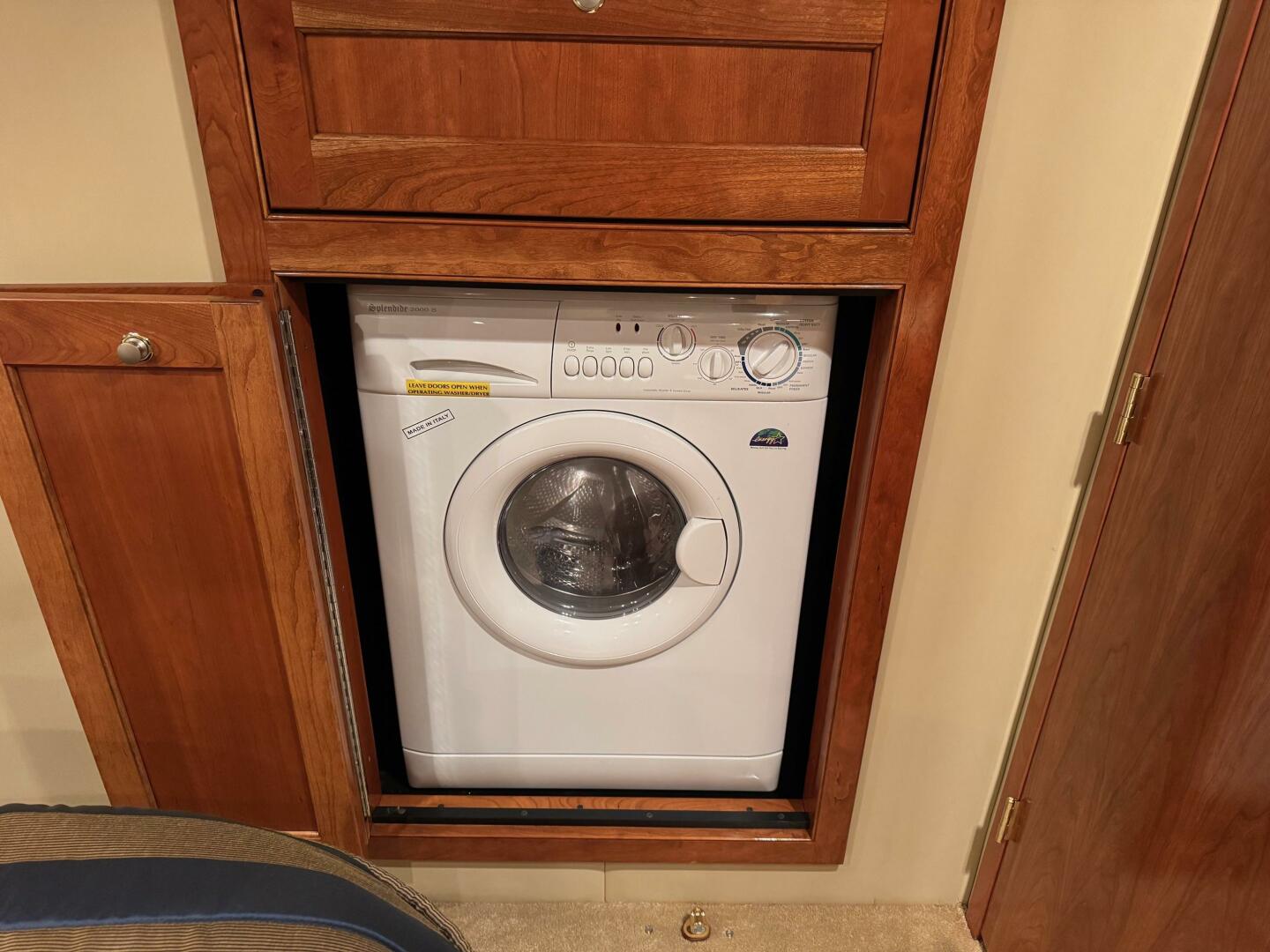 Slide: The Image of Cruisers Yachts 540 Express 2004 - 5335411