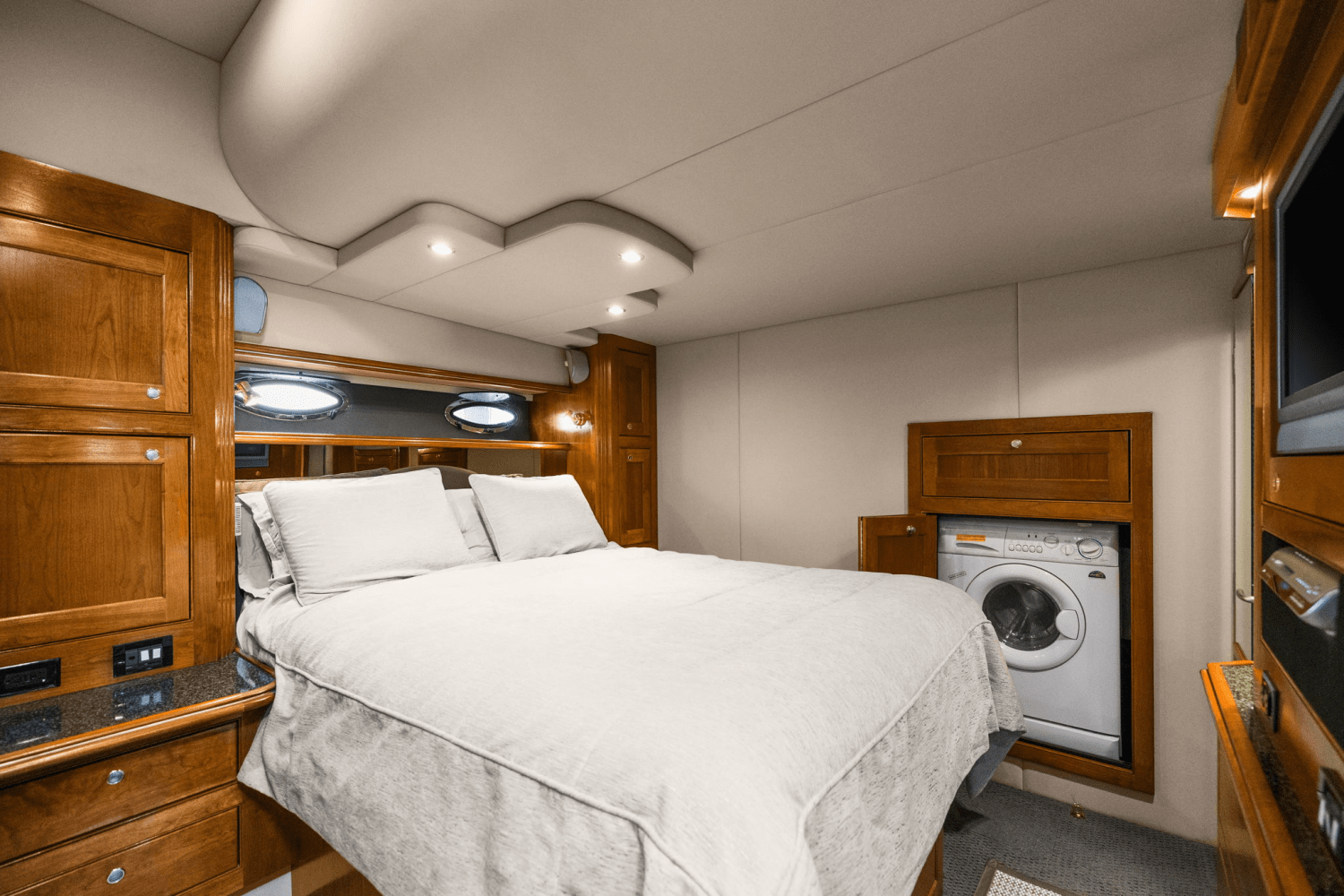 Slide: The Image of Cruisers Yachts 540 EXPRESS 2005 - 3