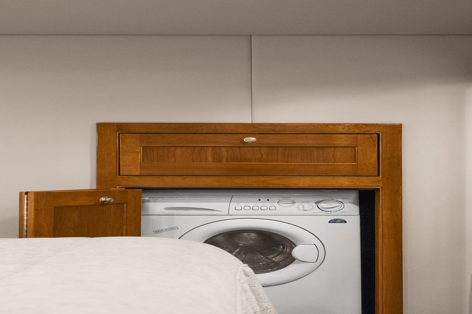 Slide: The Image of Cruisers Yachts 540 EXPRESS 2005 - 4