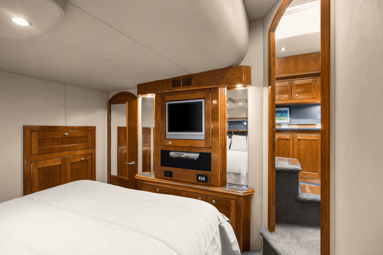 Slide: The Image of Cruisers Yachts 540 EXPRESS 2005 - 5