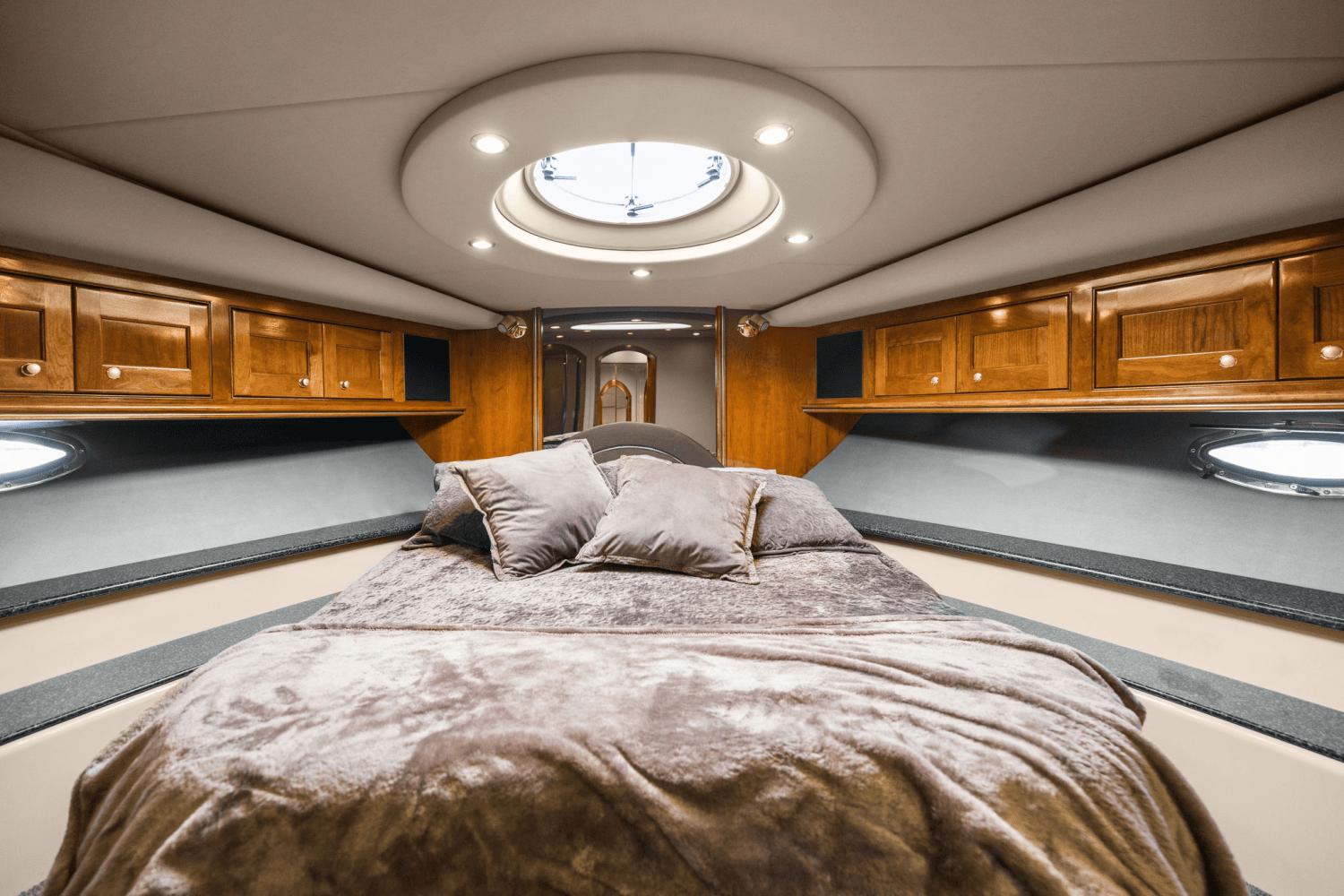 Slide: The Image of Cruisers Yachts 540 EXPRESS 2005 - 6