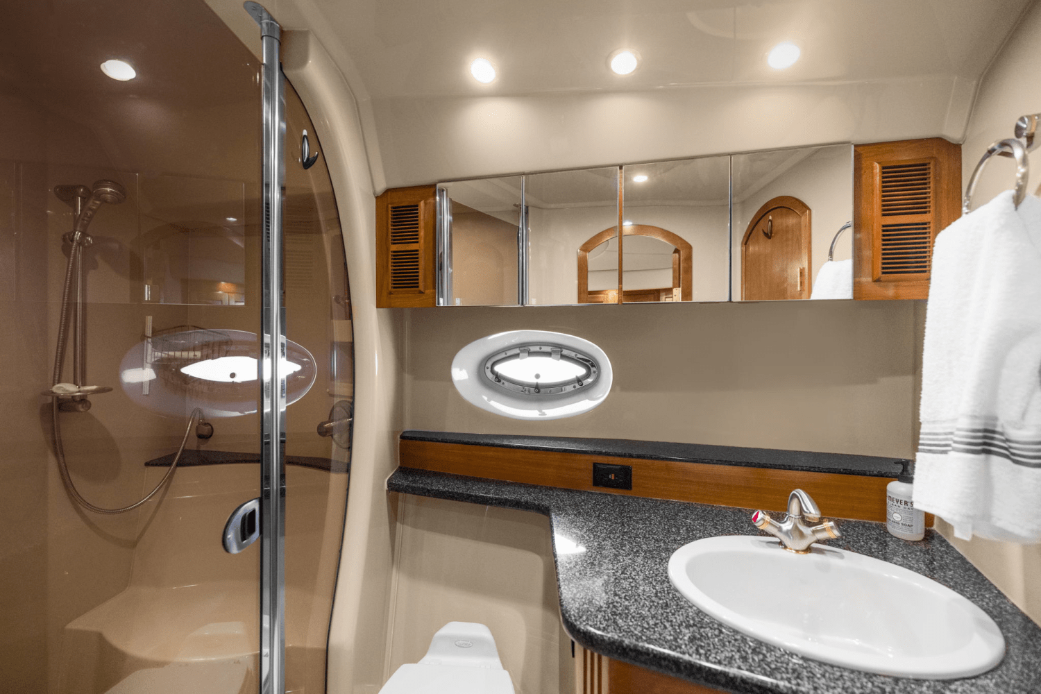 Slide: The Image of Cruisers Yachts 540 EXPRESS 2005 - 9