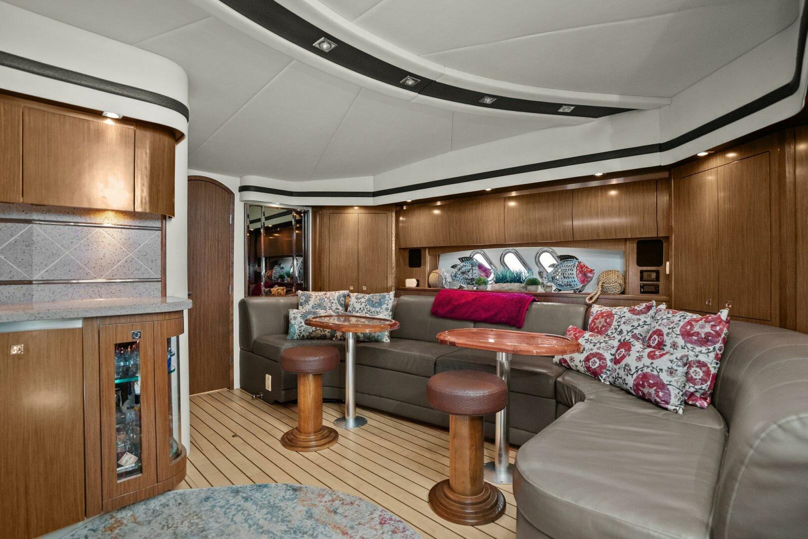 Slide: The Image of 2014 Cruisers Yachts 540 Sport Coupe - Salon - 5342393