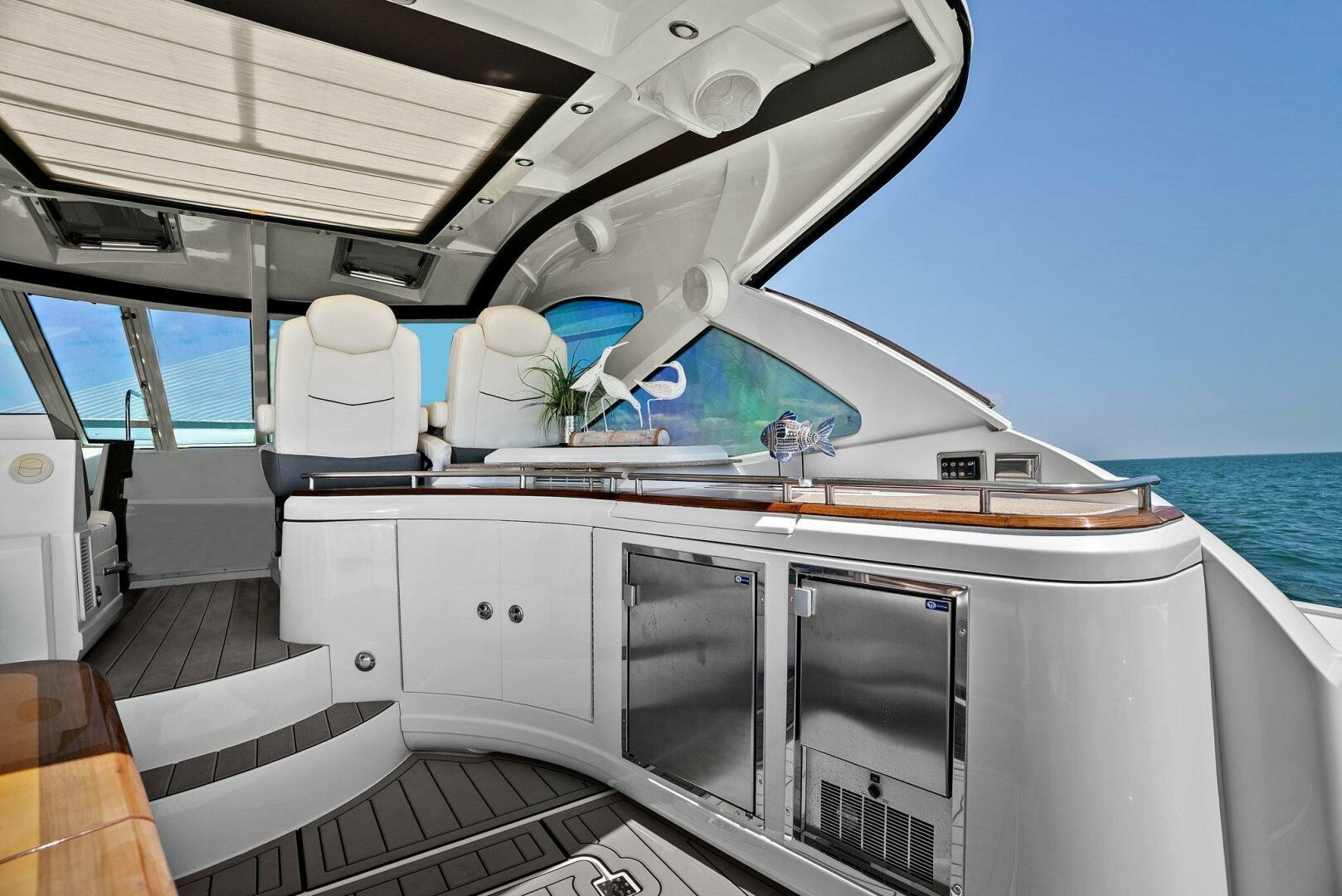 Slide: The Image of 2014 Cruisers Yachts 540 Sport Coupe - 5342411