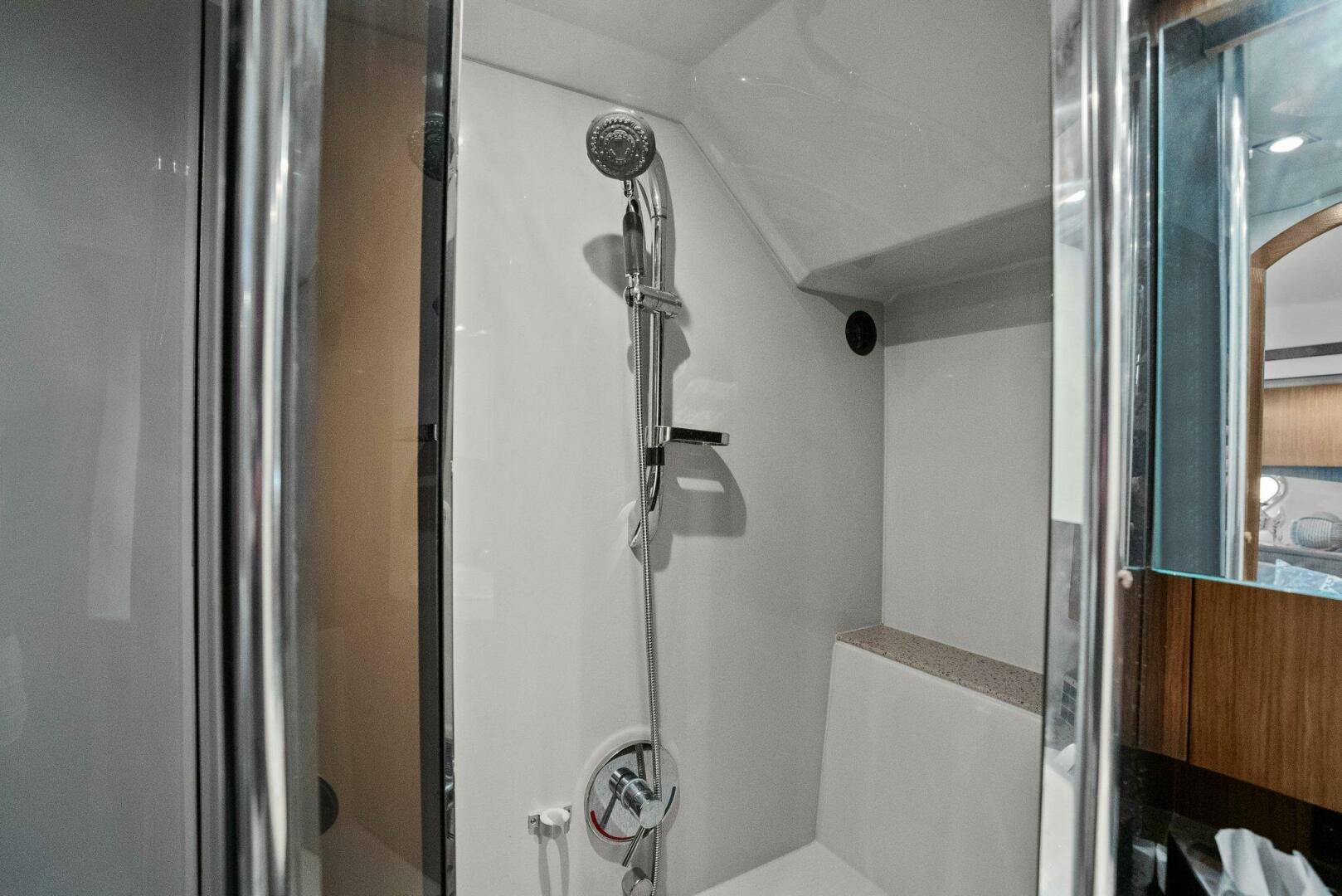 Slide: The Image of 2014 Cruisers Yachts 540 Sport Coupe - 5342420