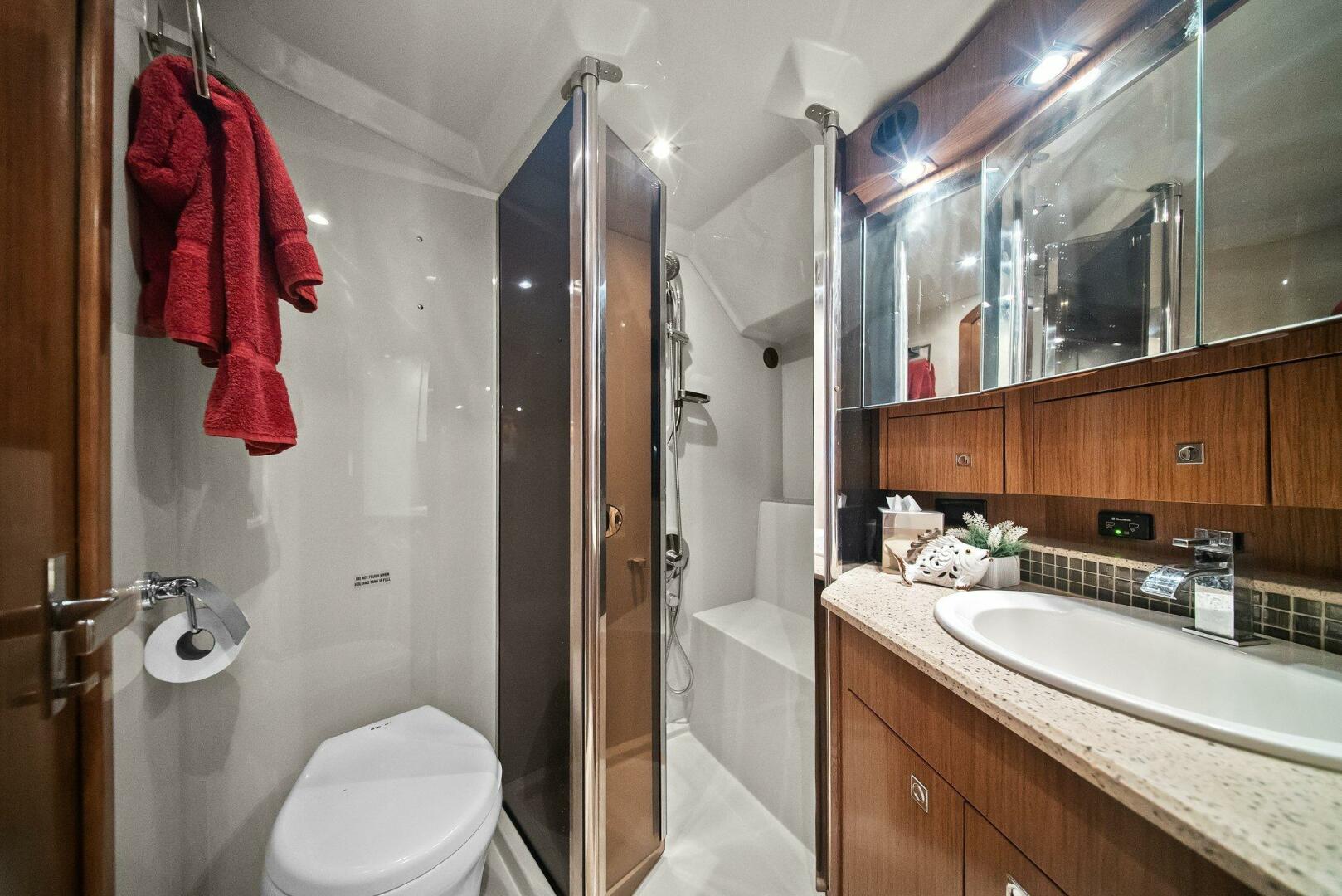 Slide: The Image of 2014 Cruisers Yachts 540 Sport Coupe - 5342424