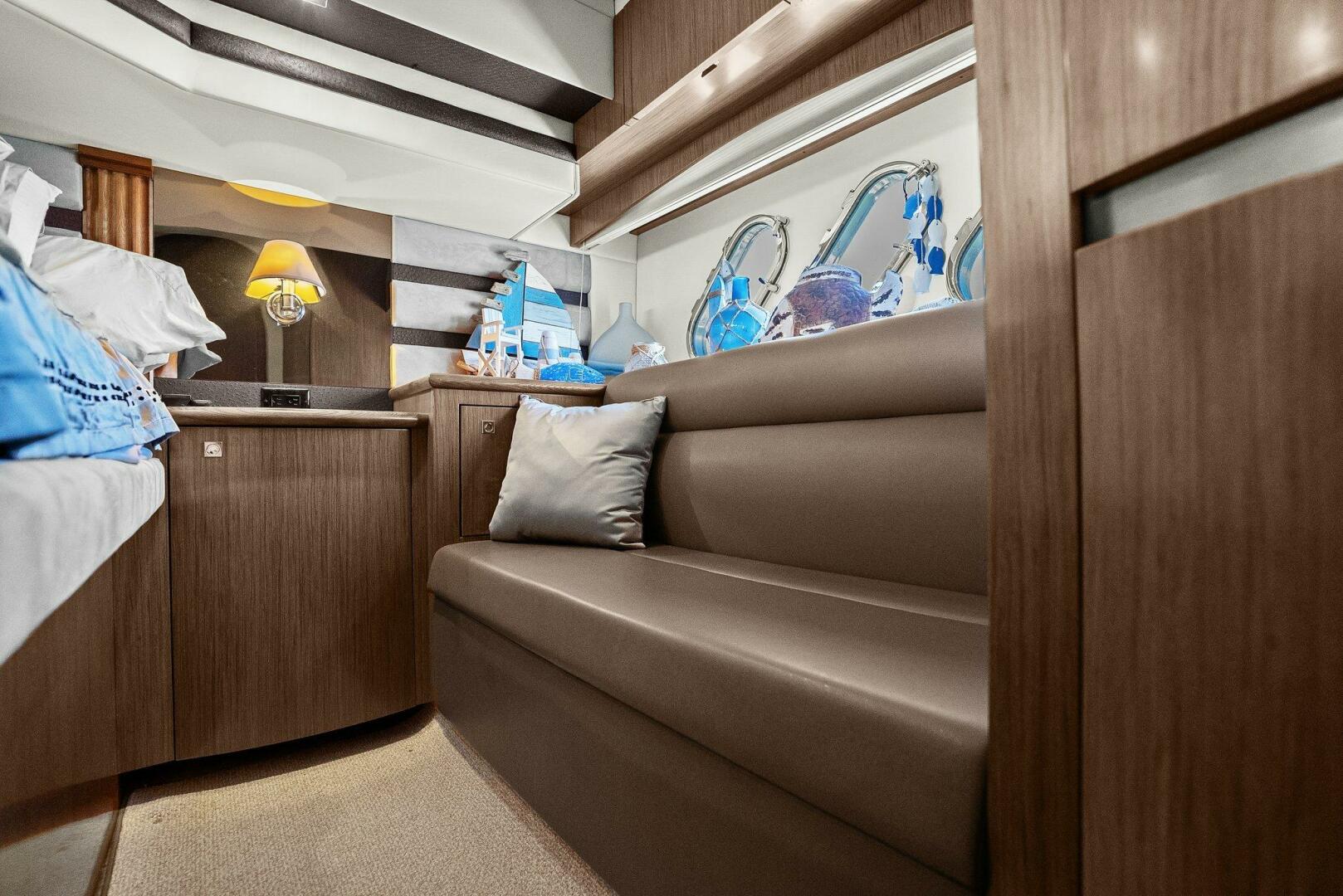 Slide: The Image of 2014 Cruisers Yachts 540 Sport Coupe - 5342432