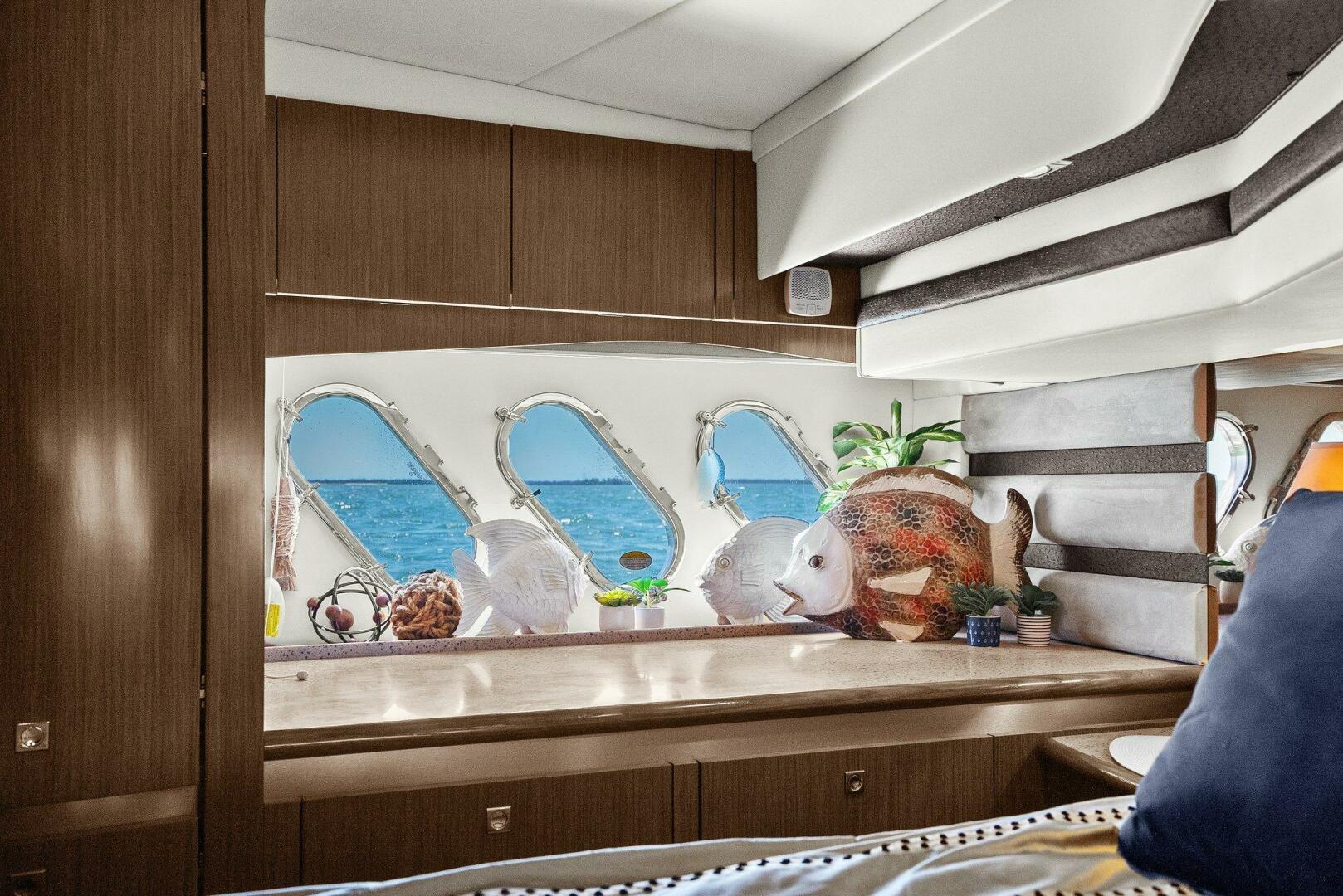 Slide: The Image of 2014 Cruisers Yachts 540 Sport Coupe - 5342434