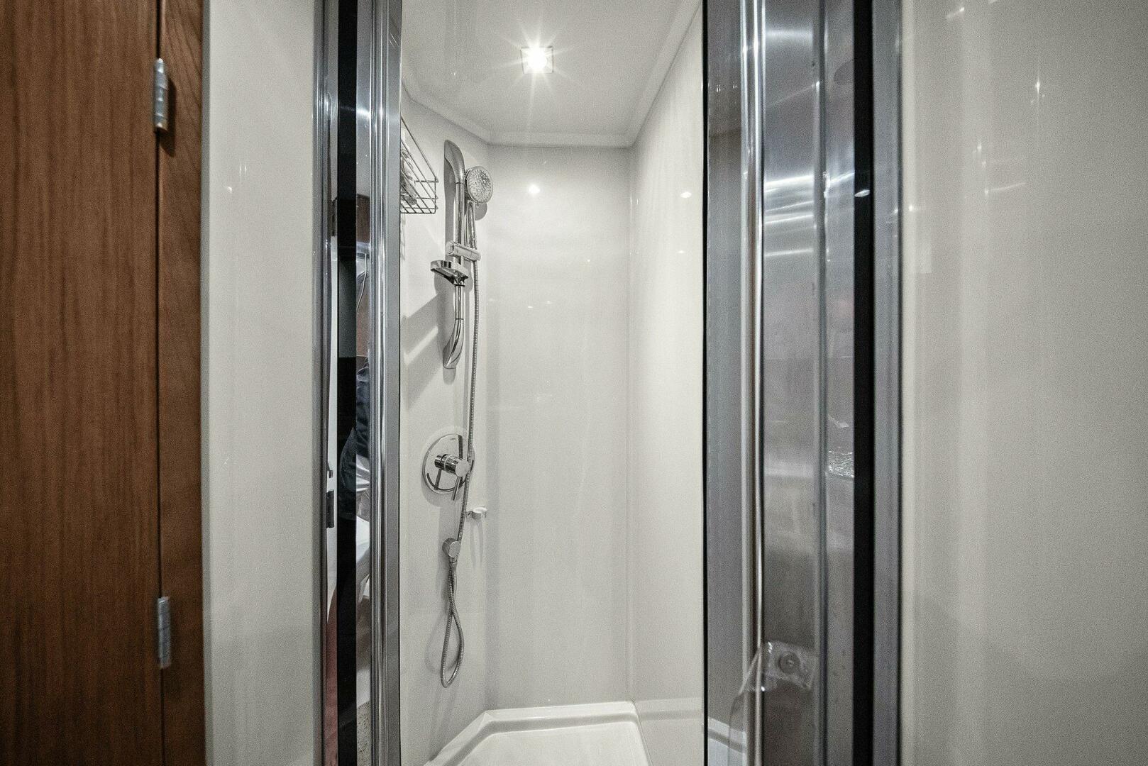 Slide: The Image of 2014 Cruisers Yachts 540 Sport Coupe - 5342438