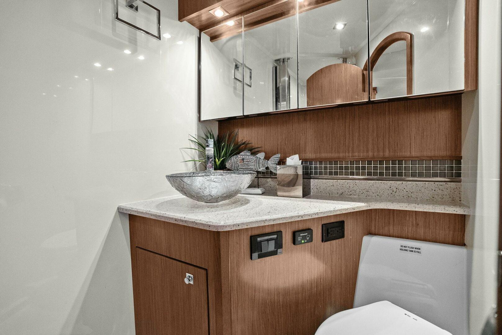 Slide: The Image of 2014 Cruisers Yachts 540 Sport Coupe - 5342439