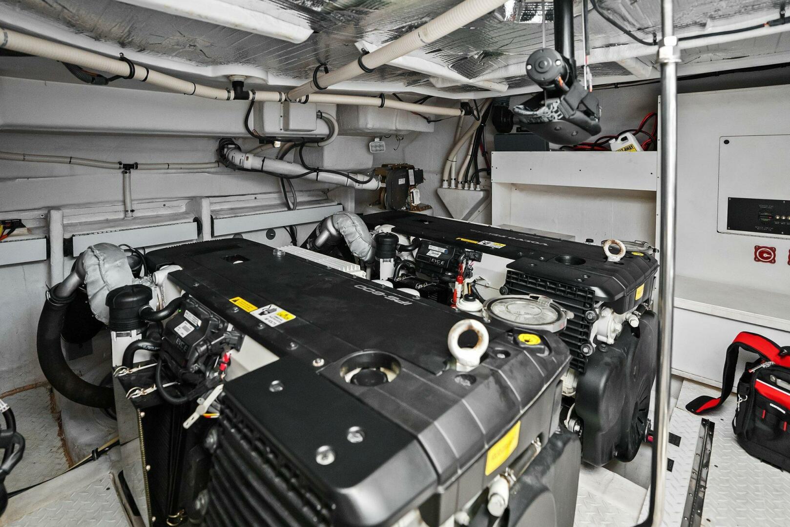 Slide: The Image of 2014 Cruisers Yachts 540 Sport Coupe - 5342445