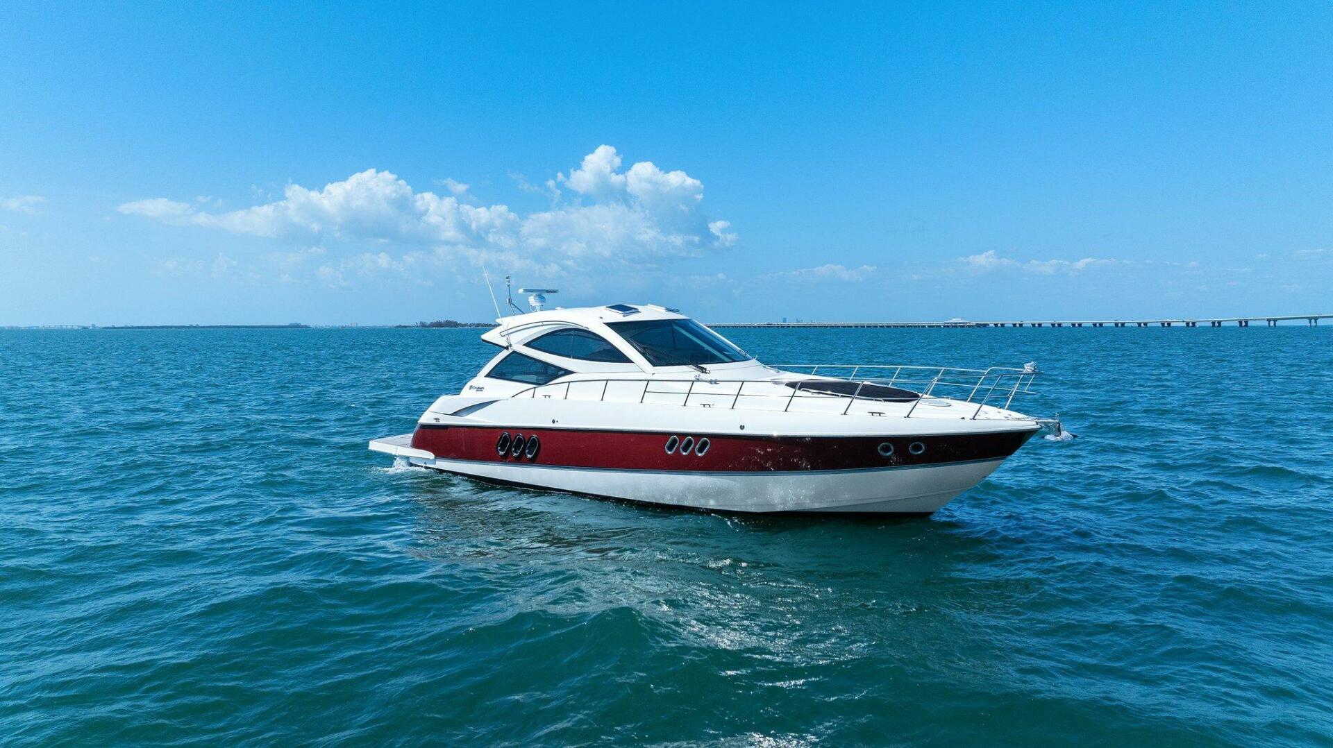 Slide: The Image of 2014 Cruisers Yachts 540 Sport Coupe - 5342471