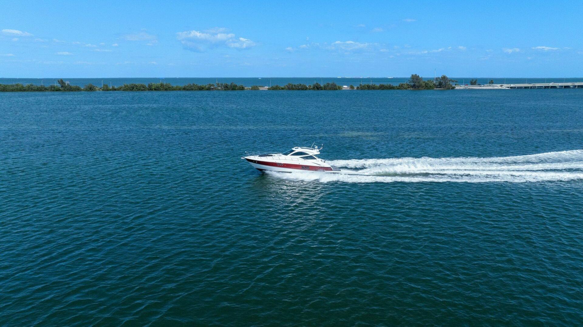 Slide: The Image of 2014 Cruisers Yachts 540 Sport Coupe - 5342480