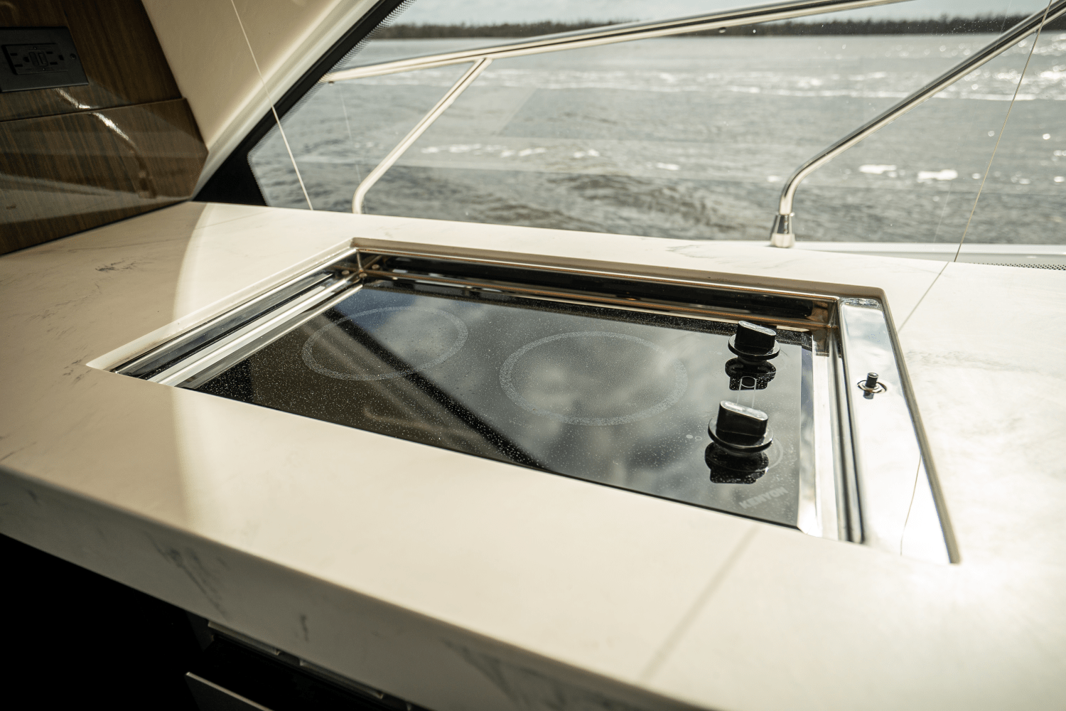 Slide: The Image of Cruisers Yachts 54 CANTIUS 2022 - 10