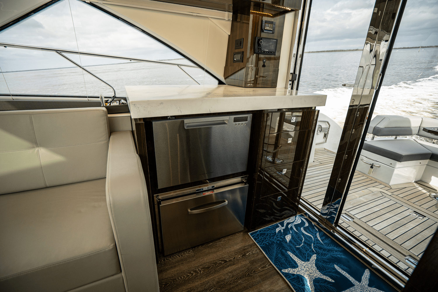 Slide: The Image of Cruisers Yachts 54 CANTIUS 2022 - 12