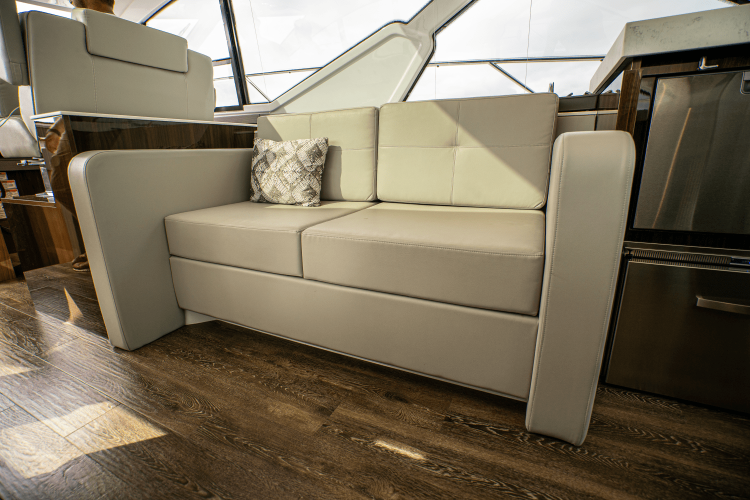 Slide: The Image of Cruisers Yachts 54 CANTIUS 2022 - 14