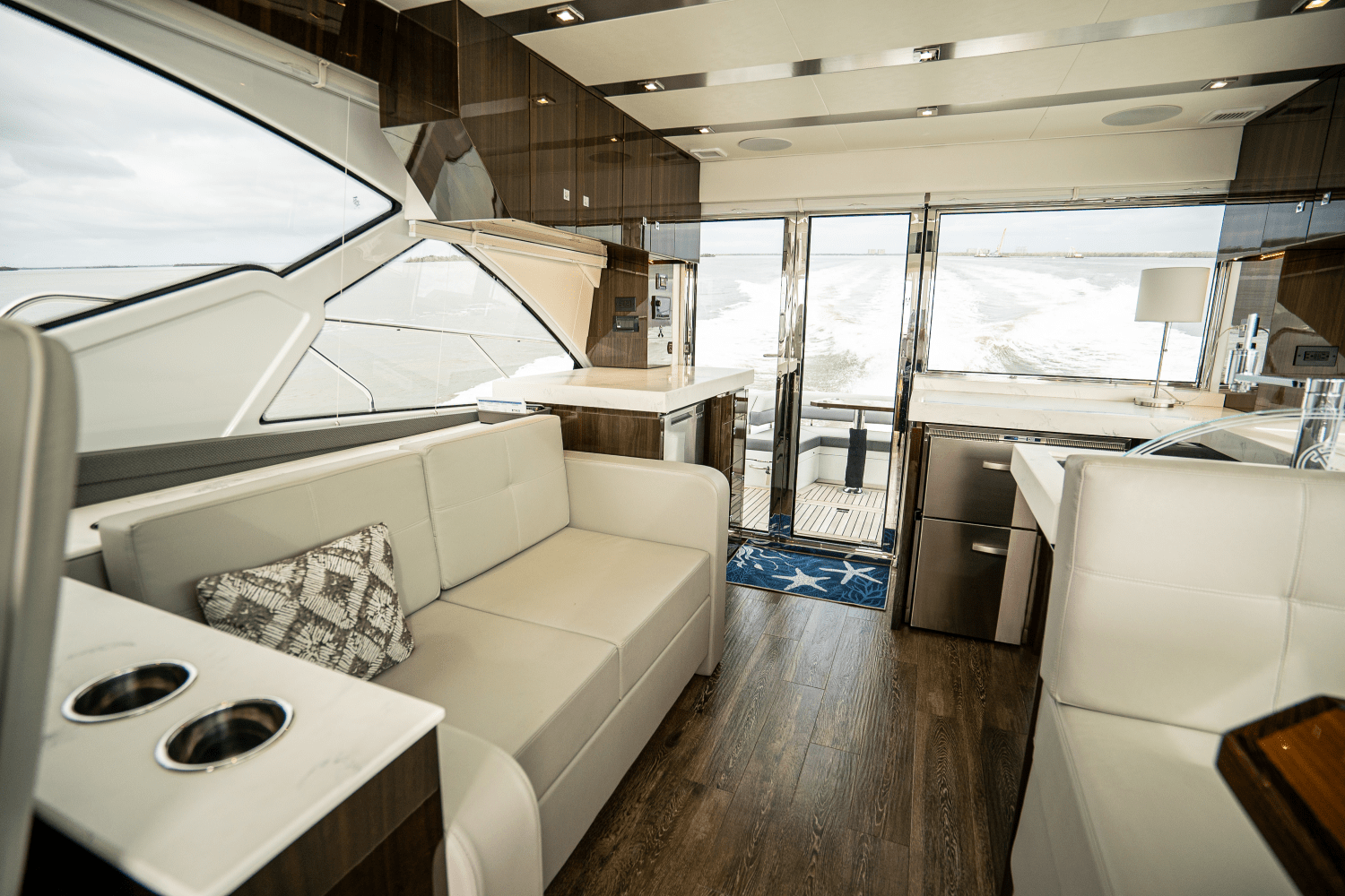 Slide: The Image of Cruisers Yachts 54 CANTIUS 2022 - 15