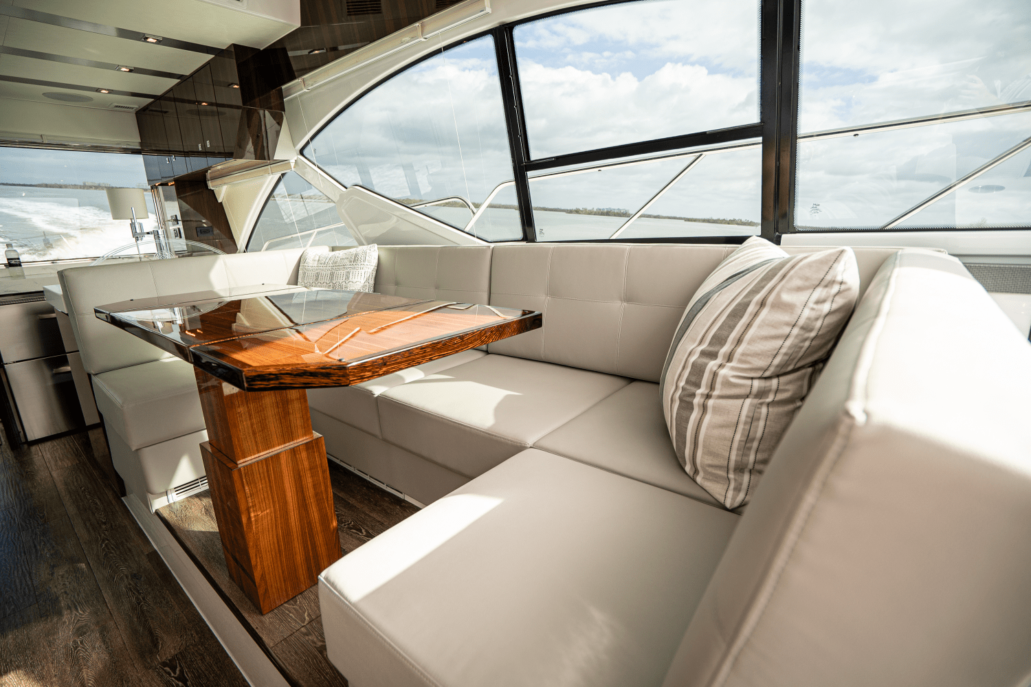 Slide: The Image of Cruisers Yachts 54 CANTIUS 2022 - 17