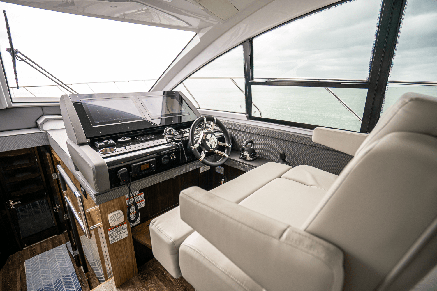 Slide: The Image of Cruisers Yachts 54 CANTIUS 2022 - 19