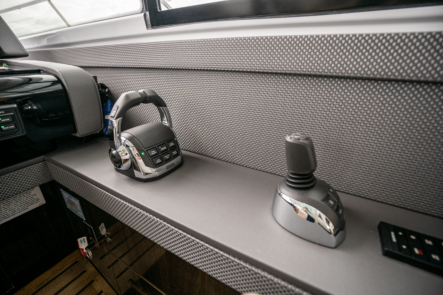 Slide: The Image of Cruisers Yachts 54 CANTIUS 2022 - 21