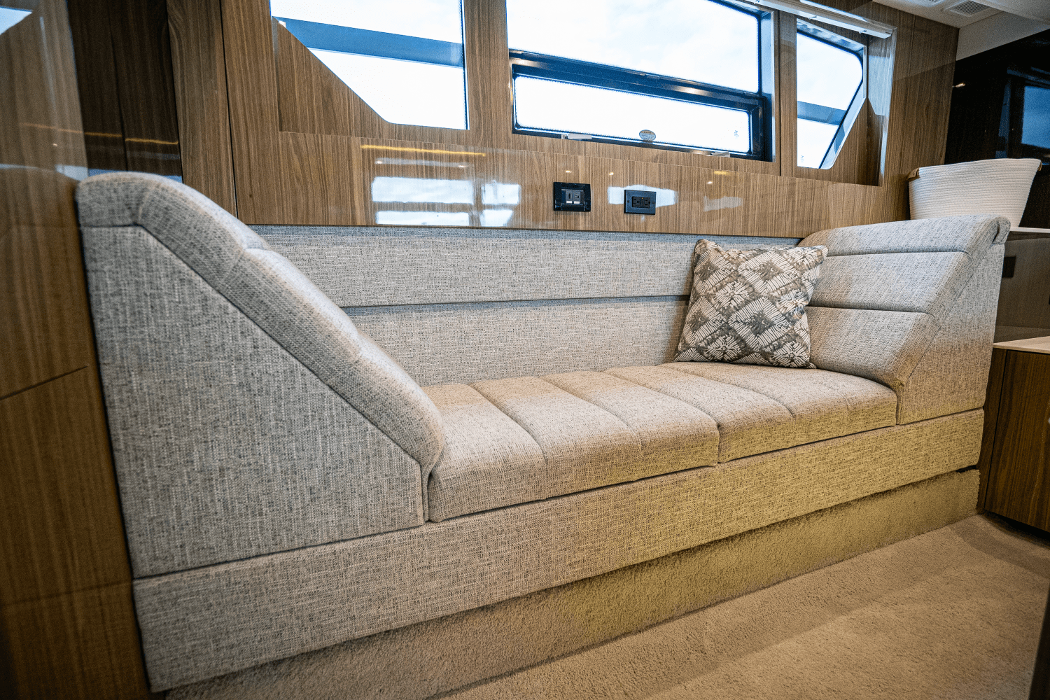 Slide: The Image of Cruisers Yachts 54 CANTIUS 2022 - 25