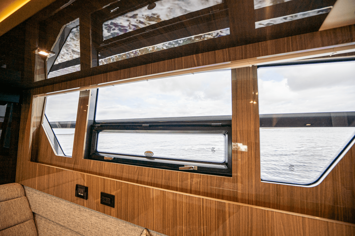 Slide: The Image of Cruisers Yachts 54 CANTIUS 2022 - 26