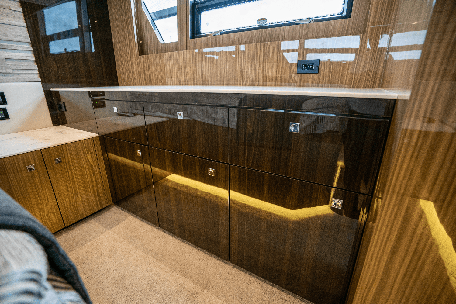 Slide: The Image of Cruisers Yachts 54 CANTIUS 2022 - 28