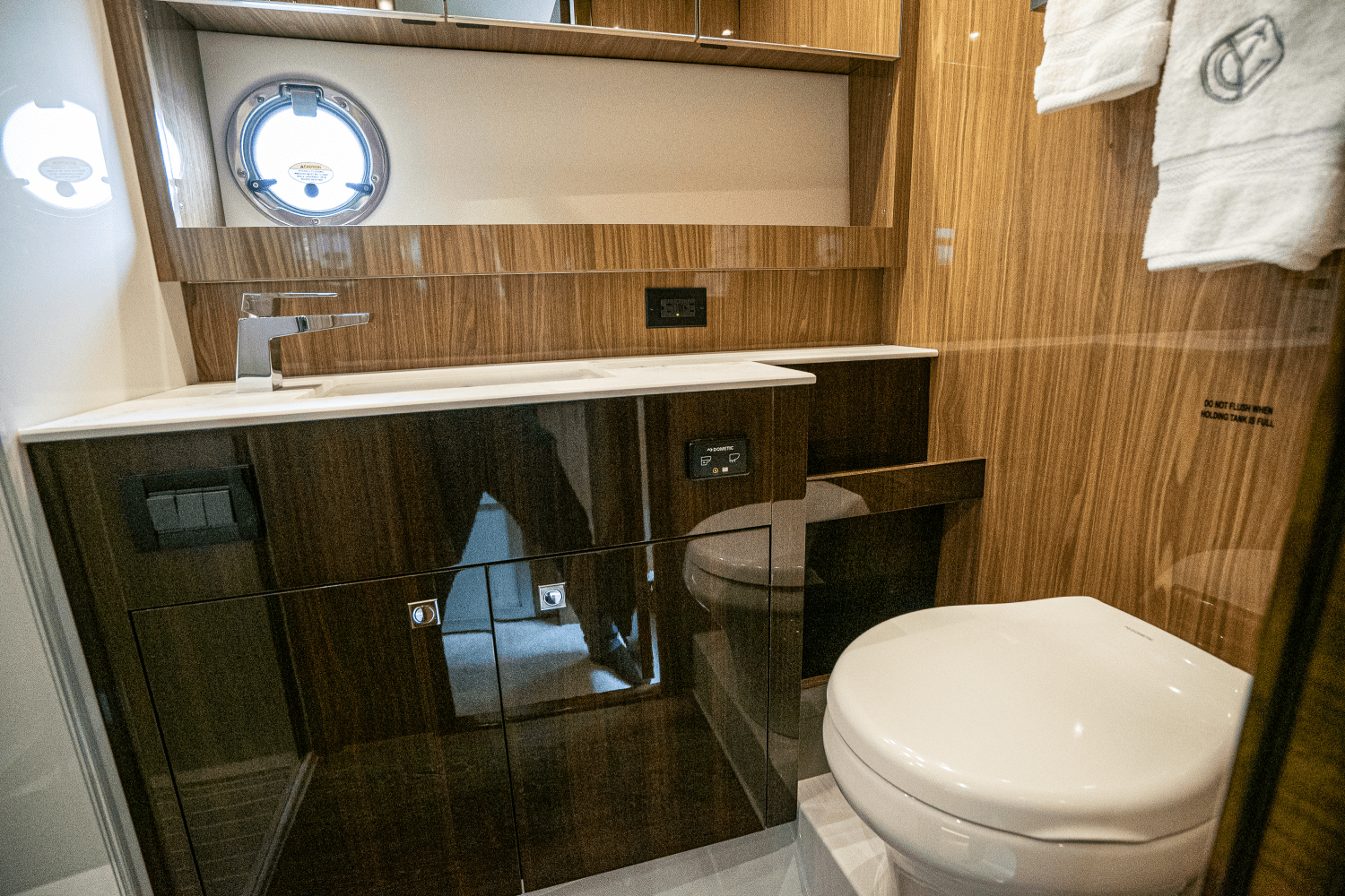 Slide: The Image of Cruisers Yachts 54 CANTIUS 2022 - 29